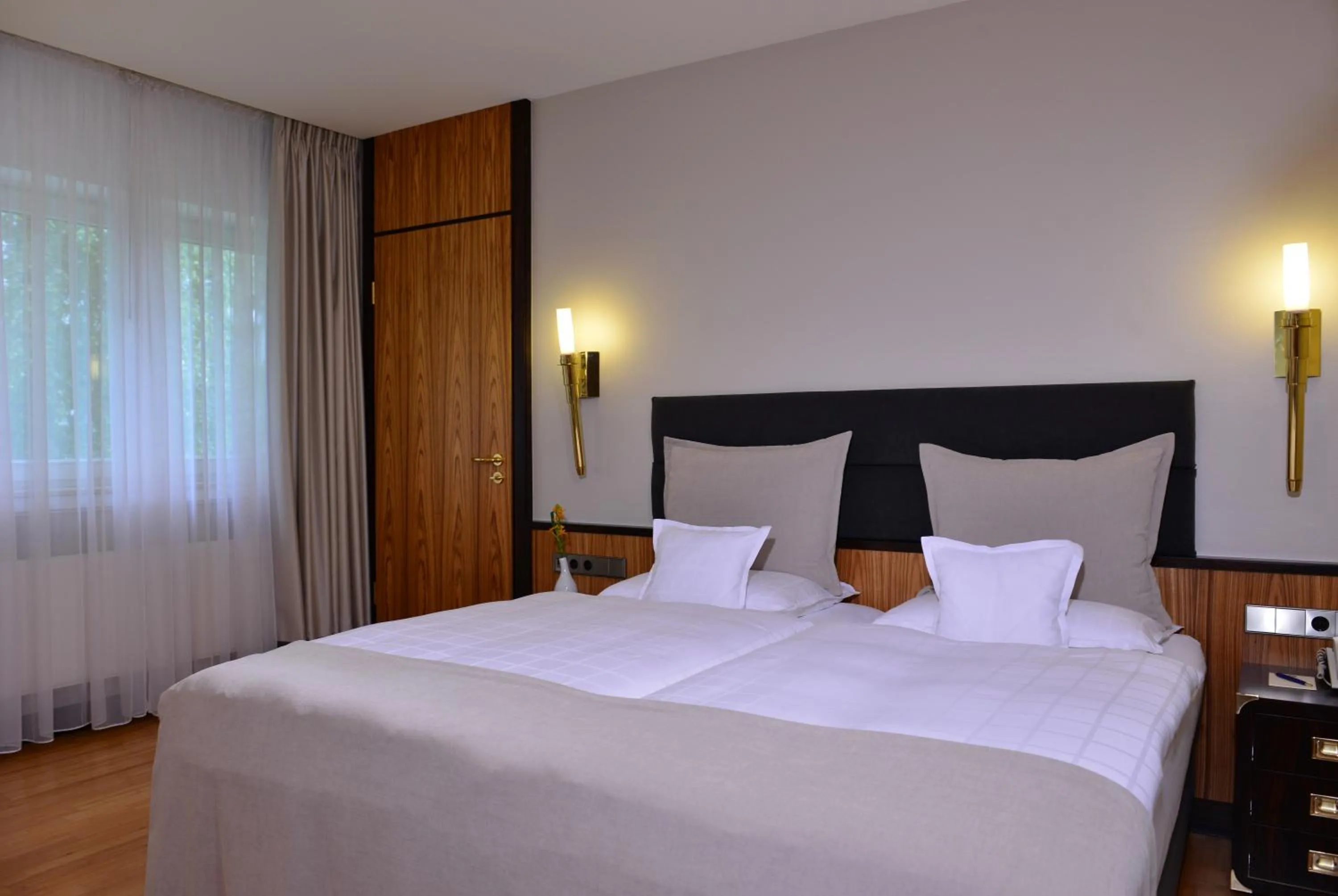 Photo of the whole room, Bed in Best Western Premier Parkhotel Kronsberg