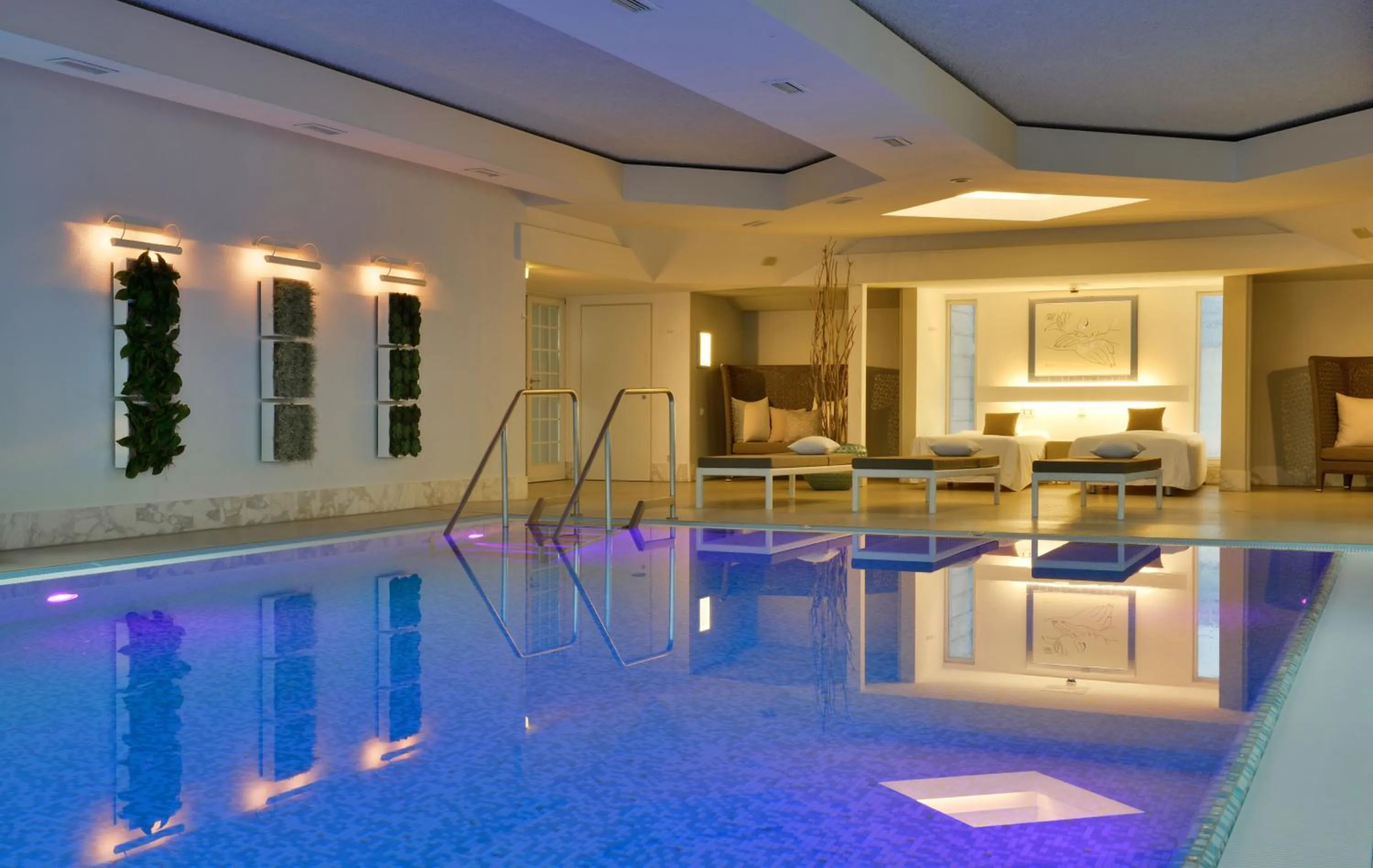 Swimming pool in Best Western Premier Parkhotel Kronsberg