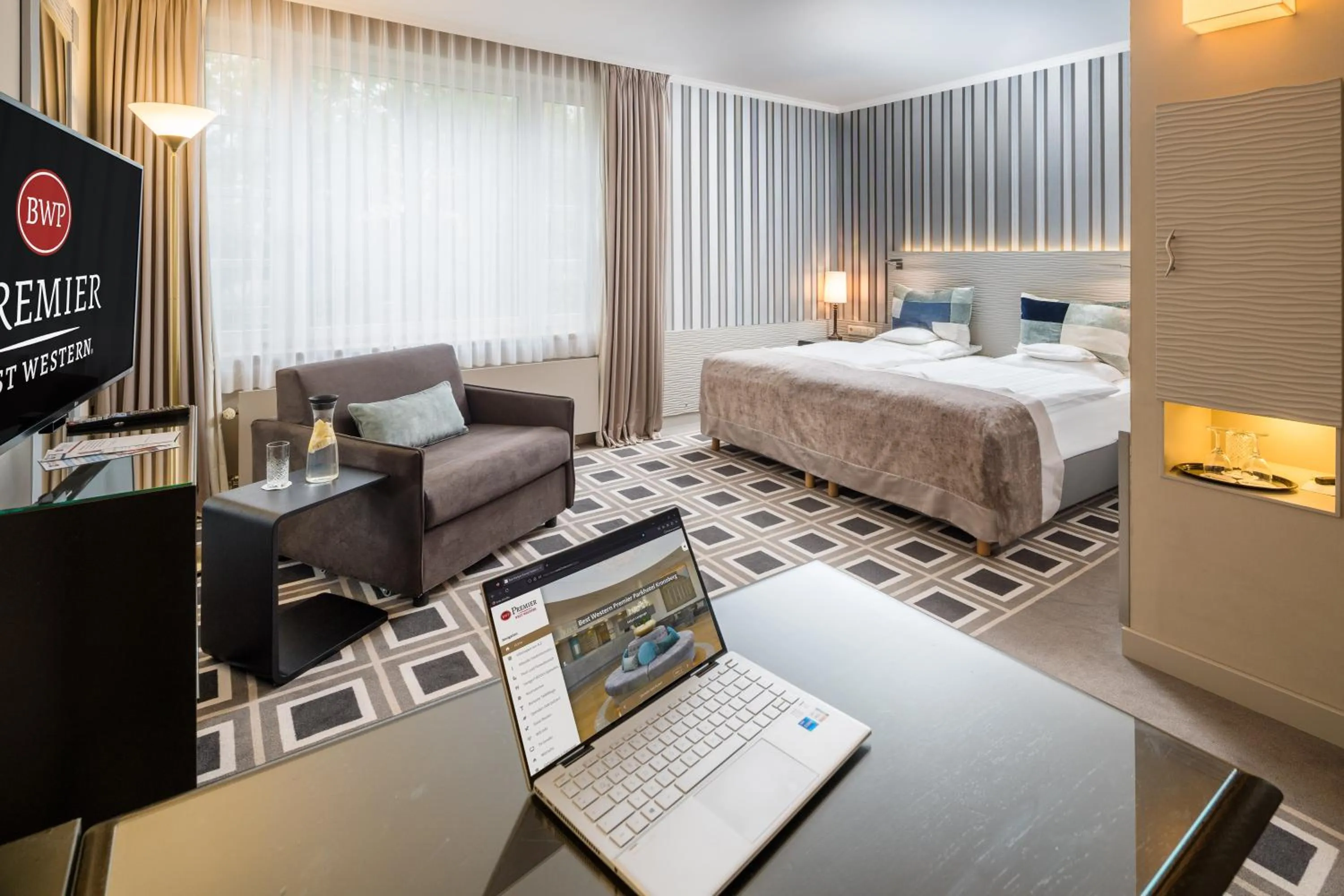 Bed in Best Western Premier Parkhotel Kronsberg