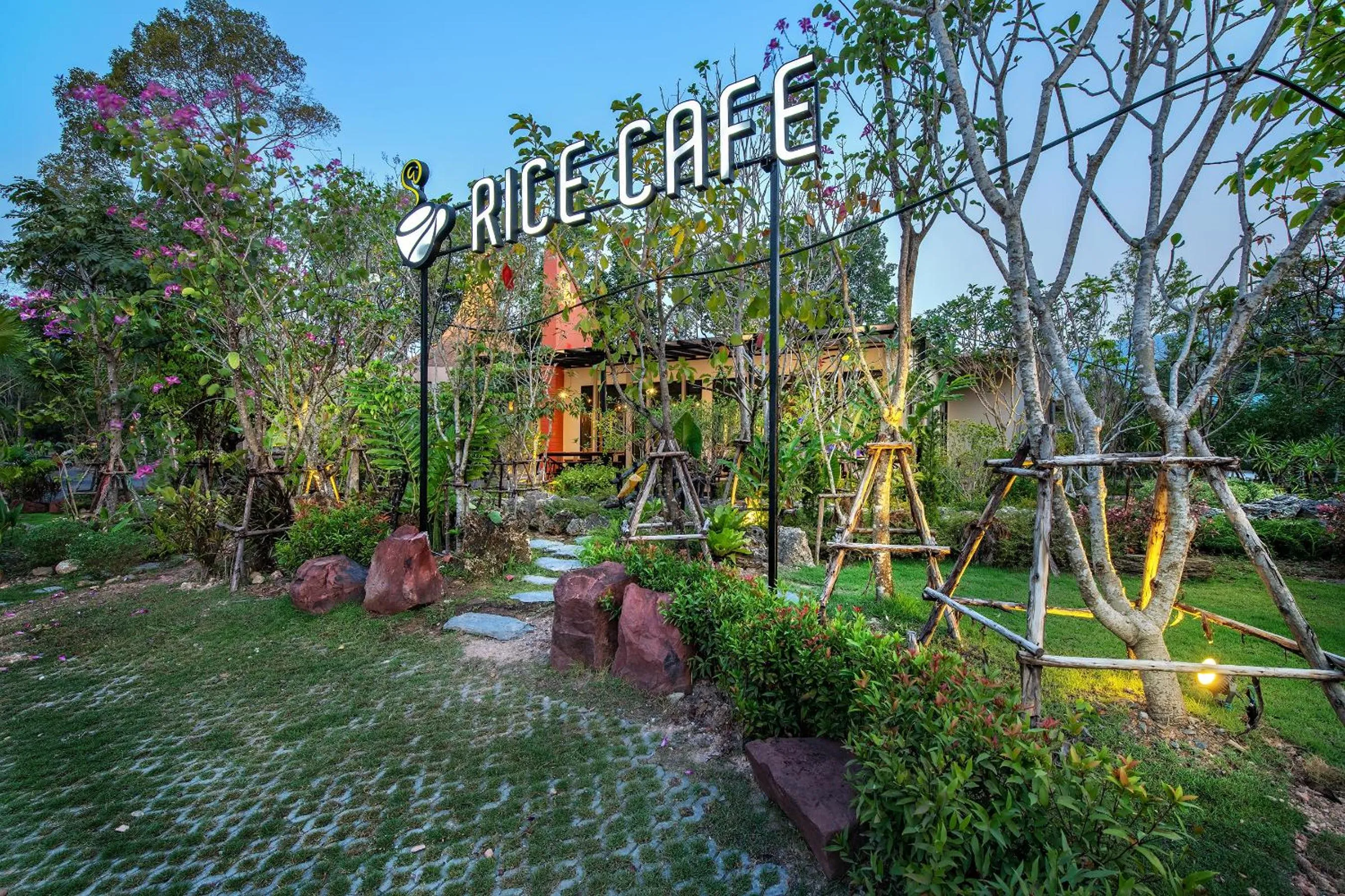 Garden in At Rice Resort