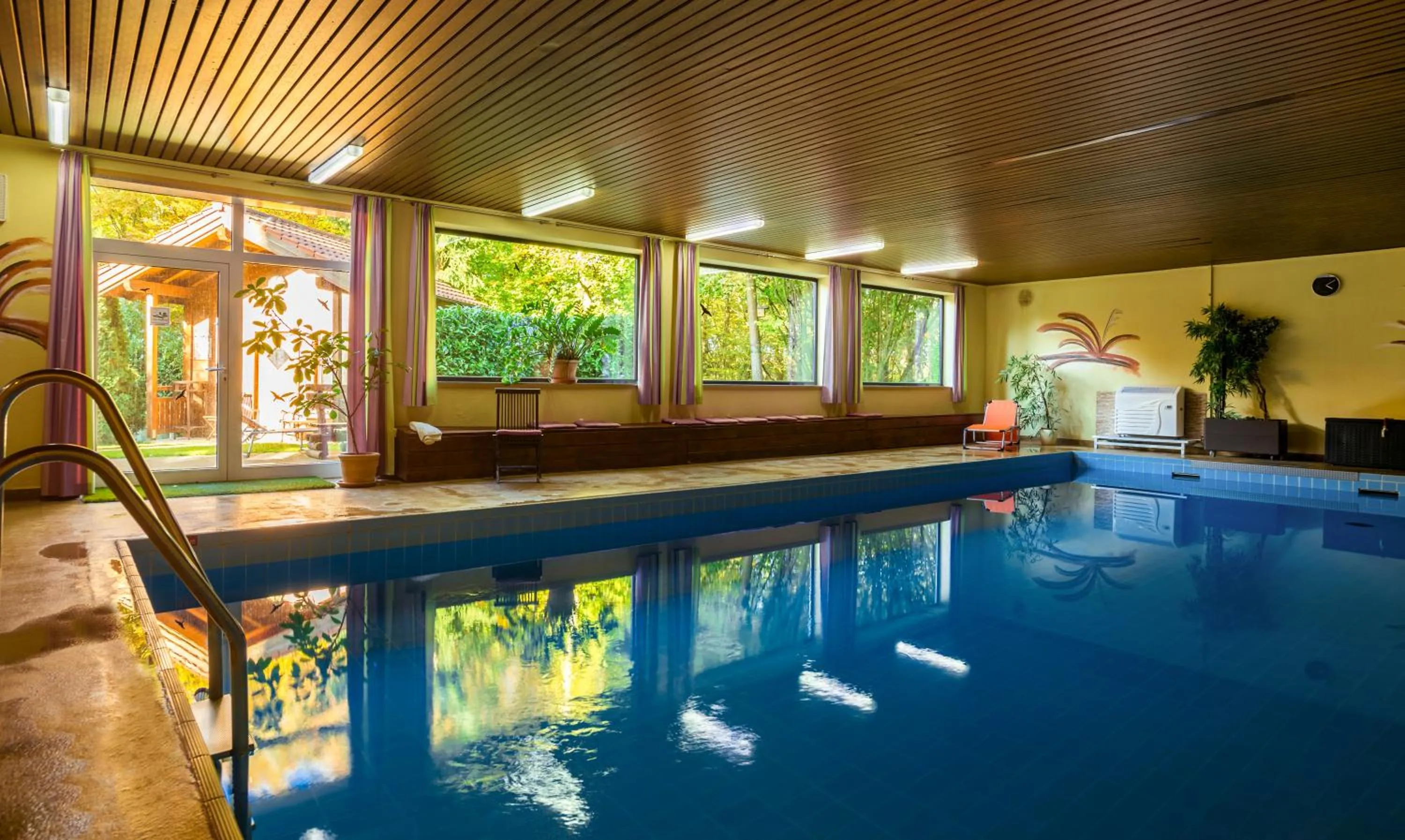 Swimming pool in Landhotel Klingerhof