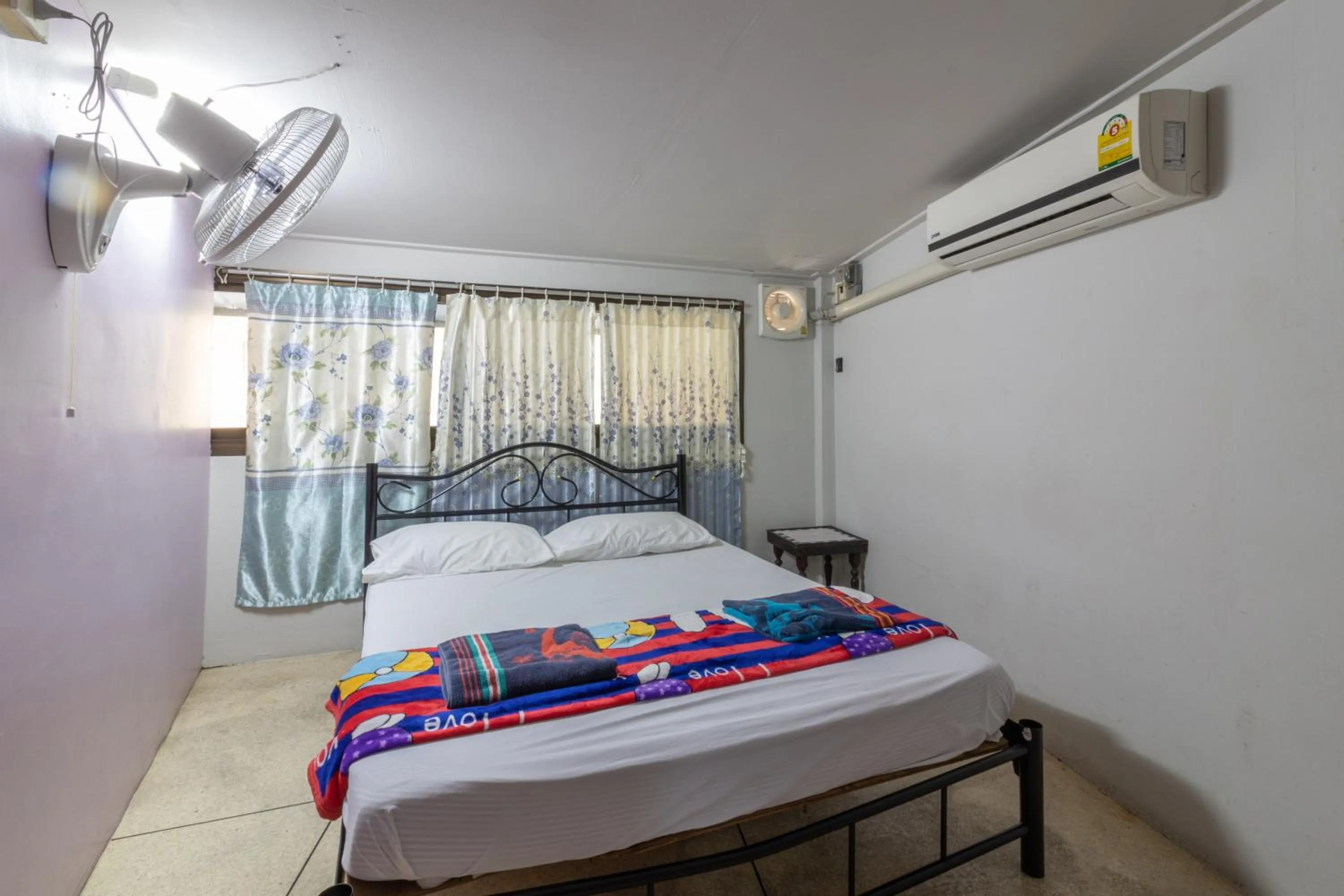 Bed in 7 Holder Guesthouse