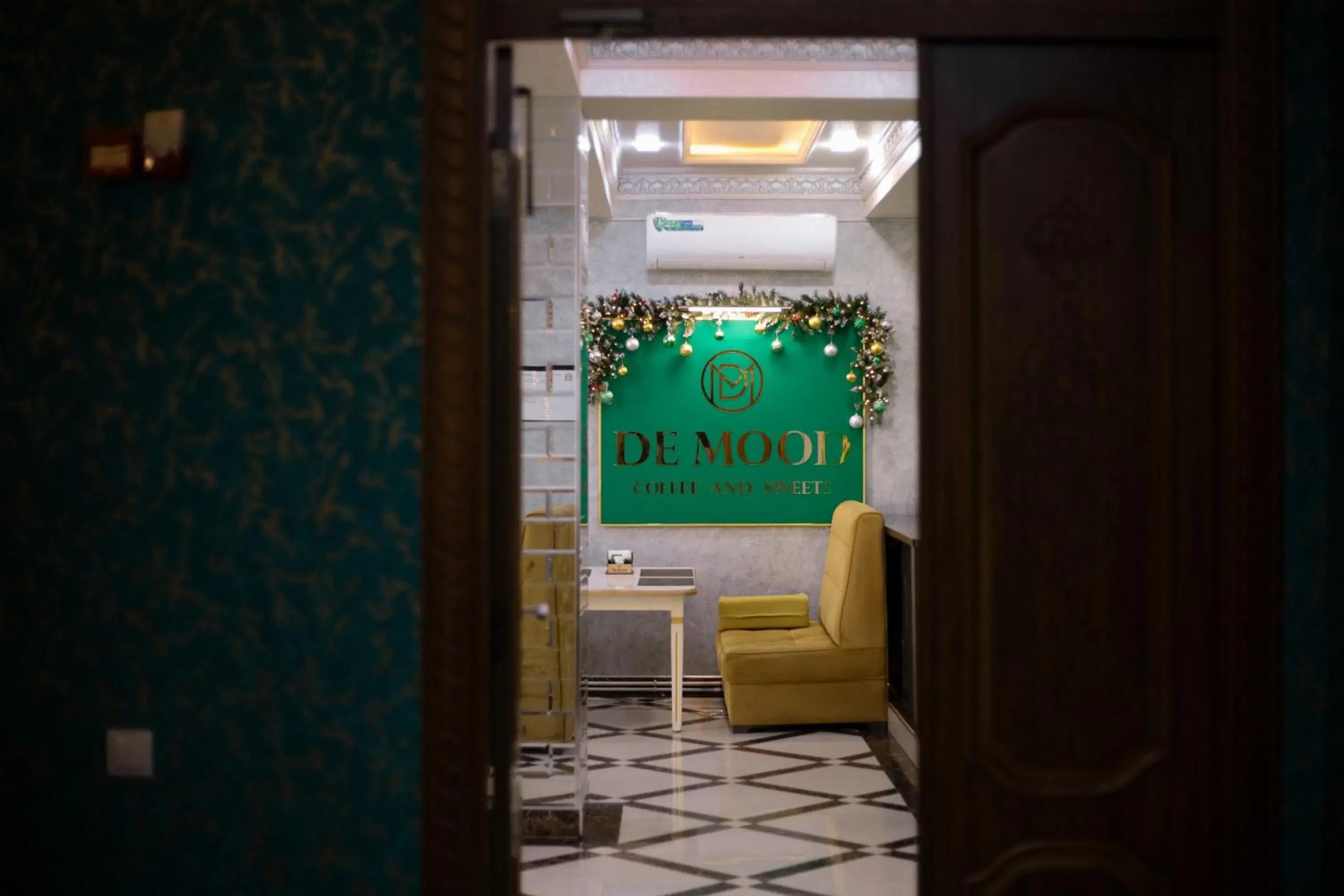 Restaurant/places to eat in Dendi Plaza Hotel Restaurant/places to eat in Dendi Plaza Hotel