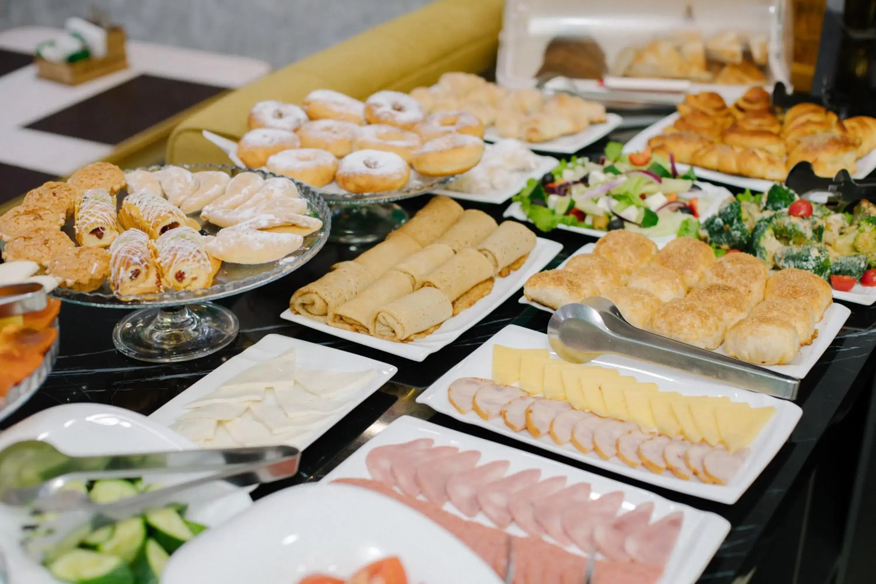 Food and drinks in Dendi Plaza Hotel Food and drinks in Dendi Plaza Hotel