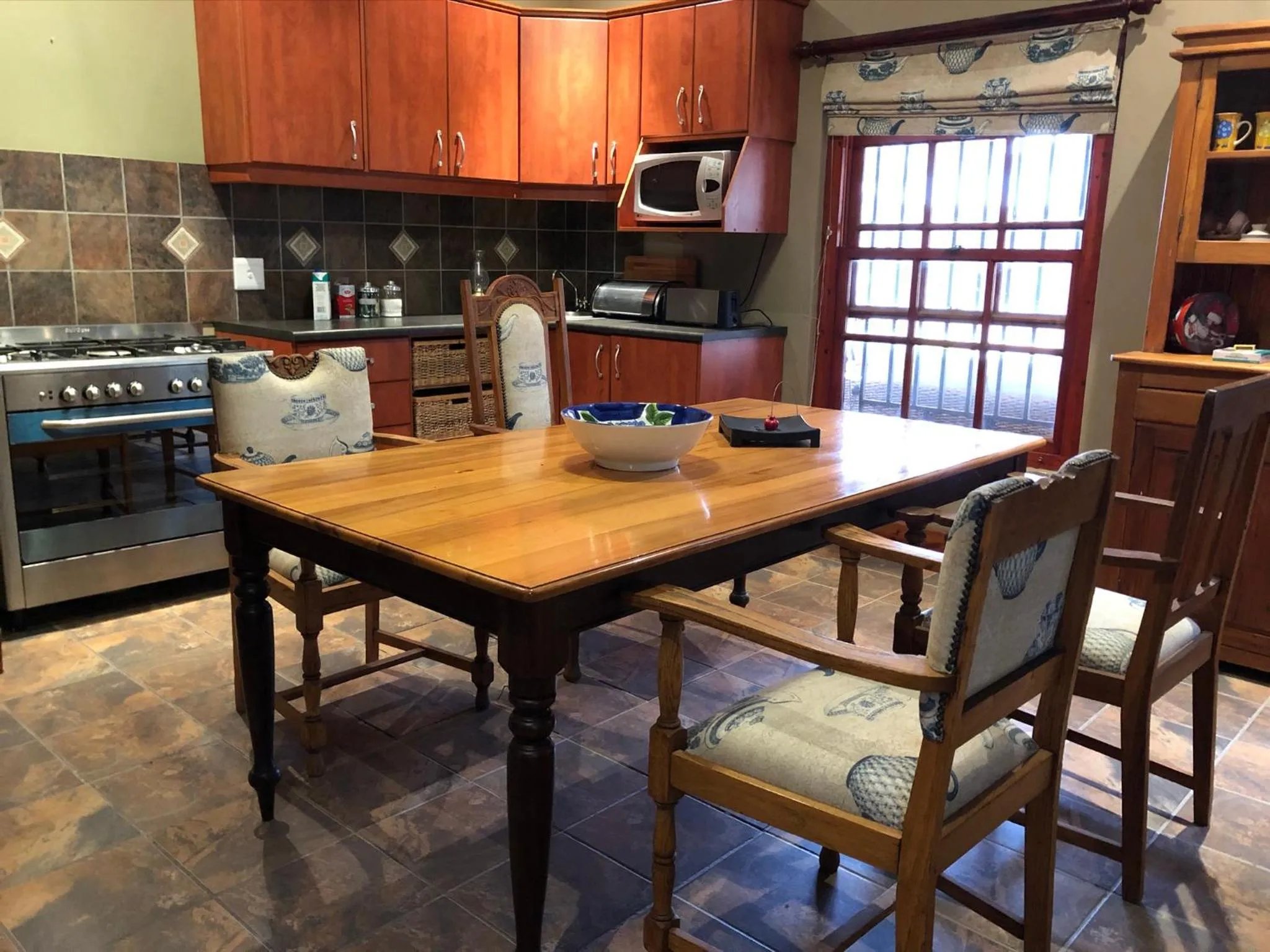 kitchen in Celebratio Pomegranate Farm