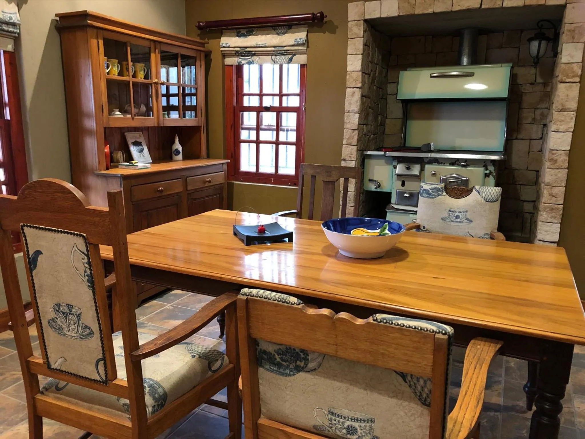 kitchen in Celebratio Pomegranate Farm