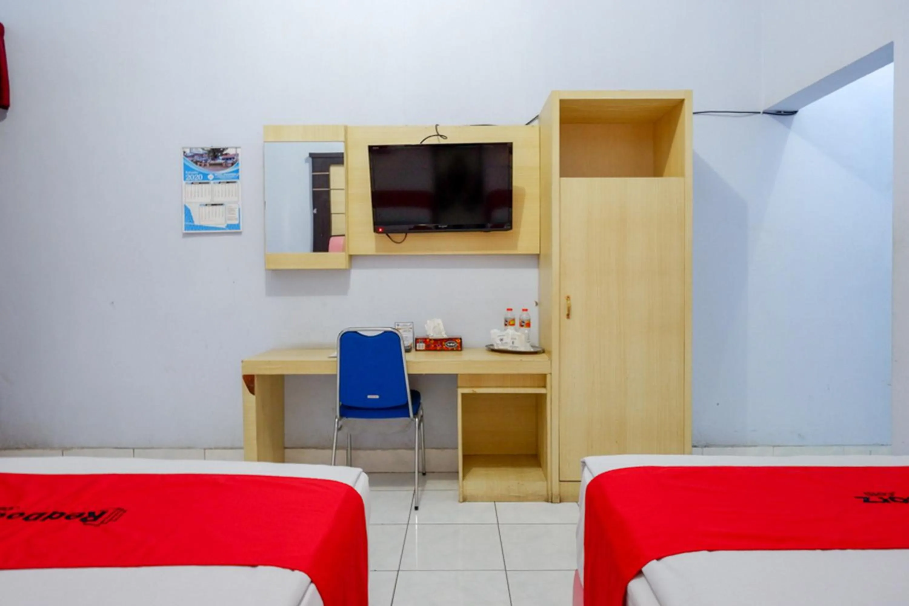 Bedroom in RedDoorz Plus Syariah near Stasiun Pekalongan 2