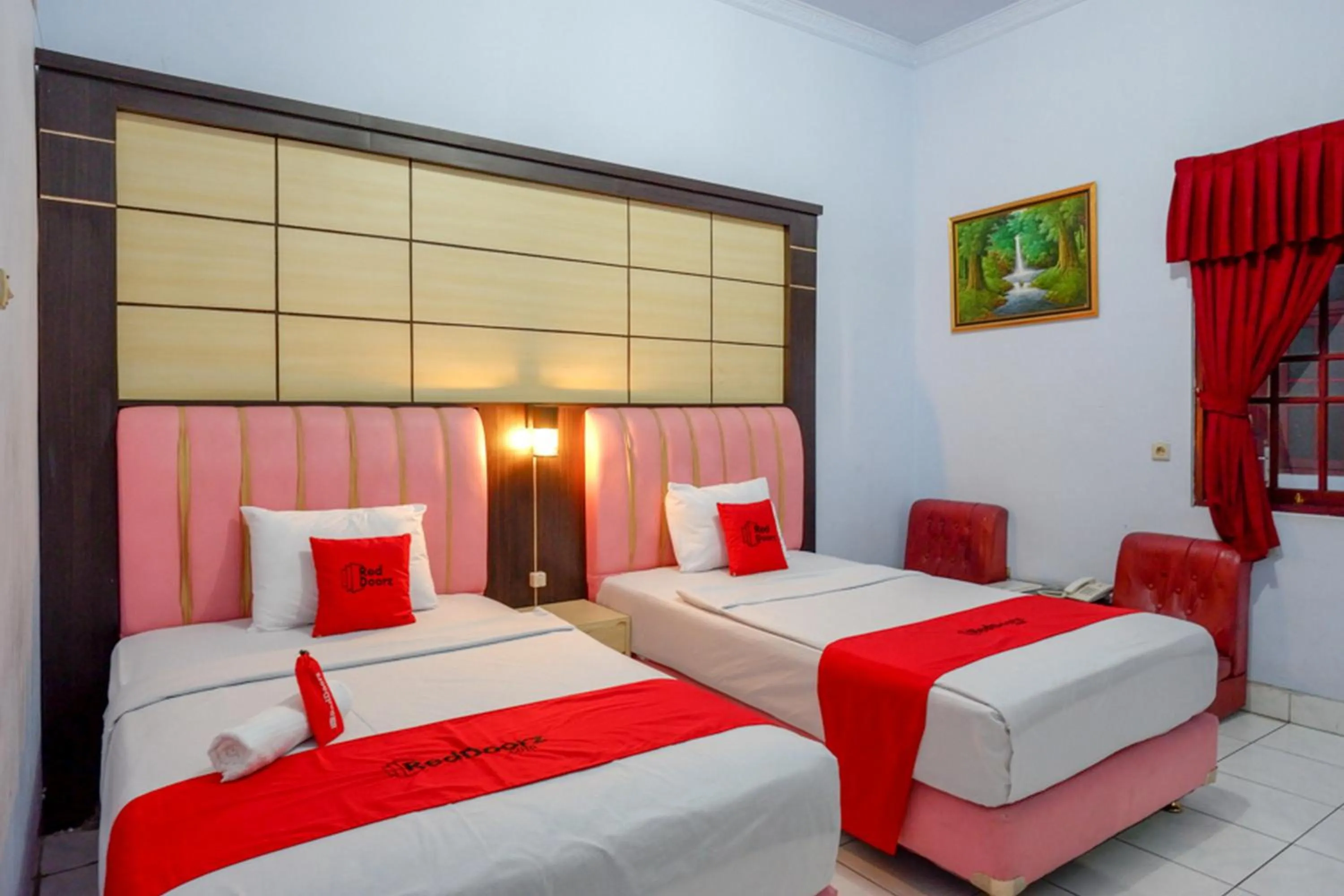 Bedroom, Bed in RedDoorz Plus Syariah near Stasiun Pekalongan 2