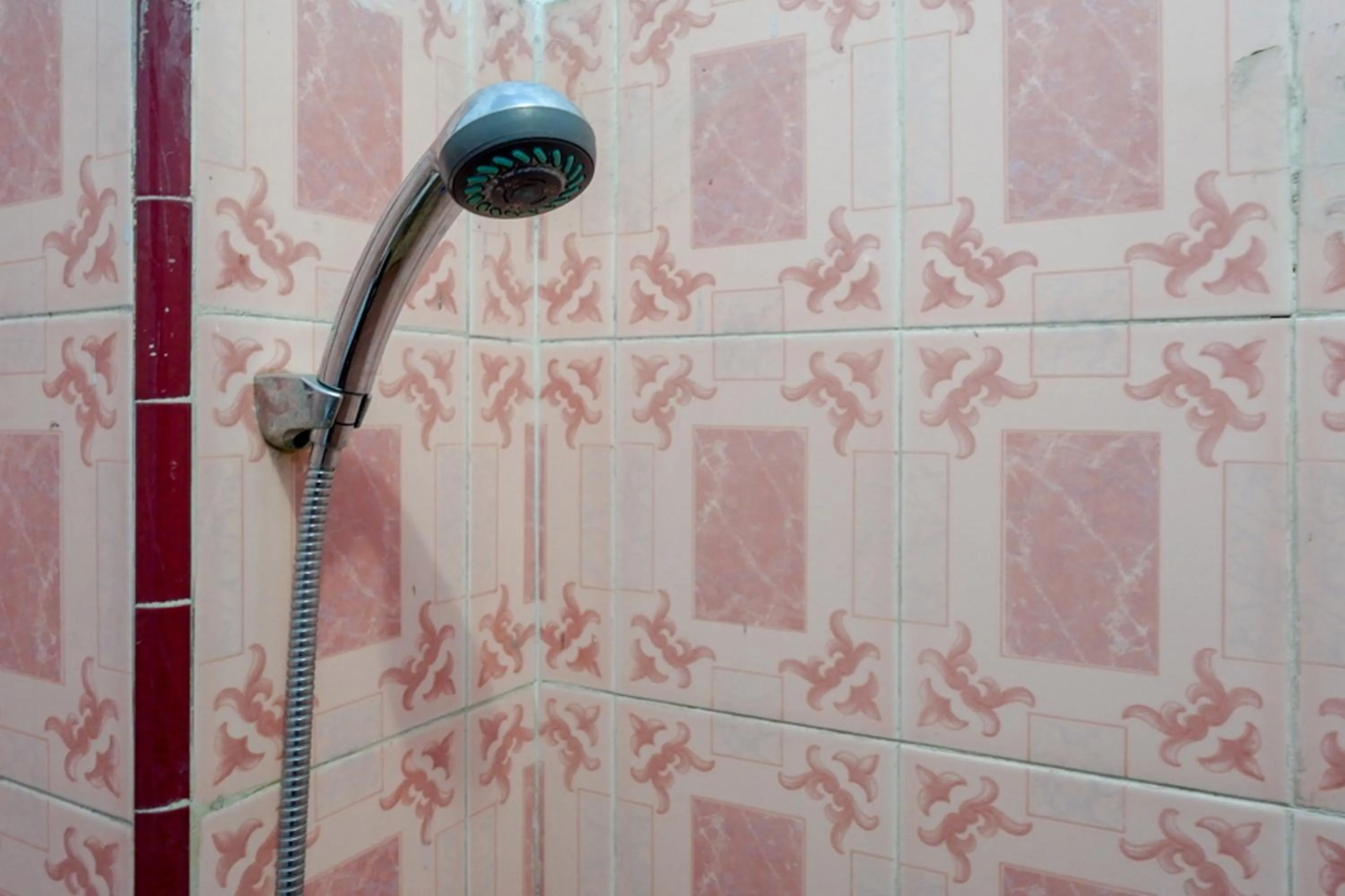 Bathroom in RedDoorz Plus Syariah near Stasiun Pekalongan 2