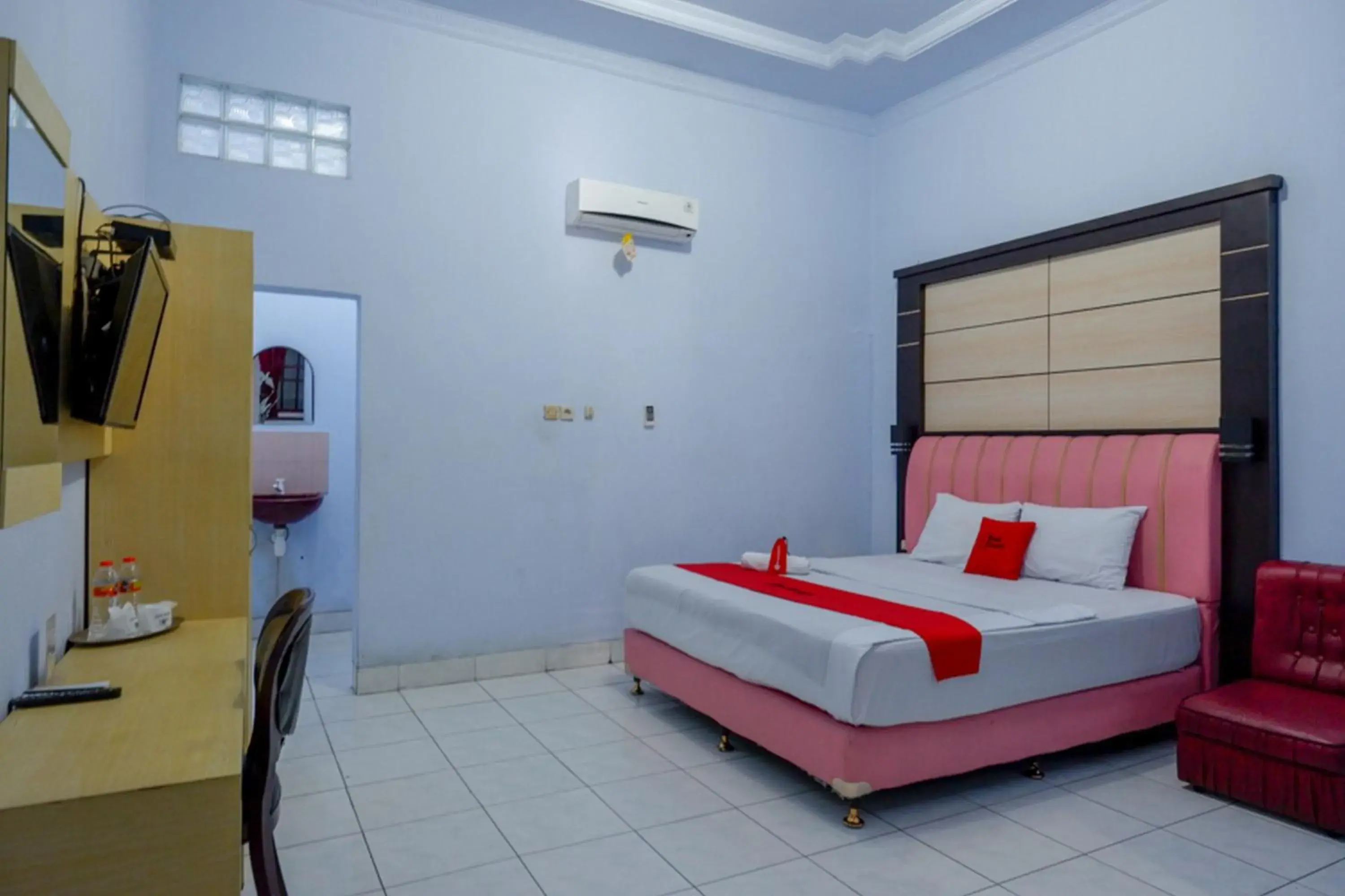 Bedroom, Bed in RedDoorz Plus Syariah near Stasiun Pekalongan 2 Bedroom, Bed in RedDoorz Plus Syariah near Stasiun Pekalongan 2