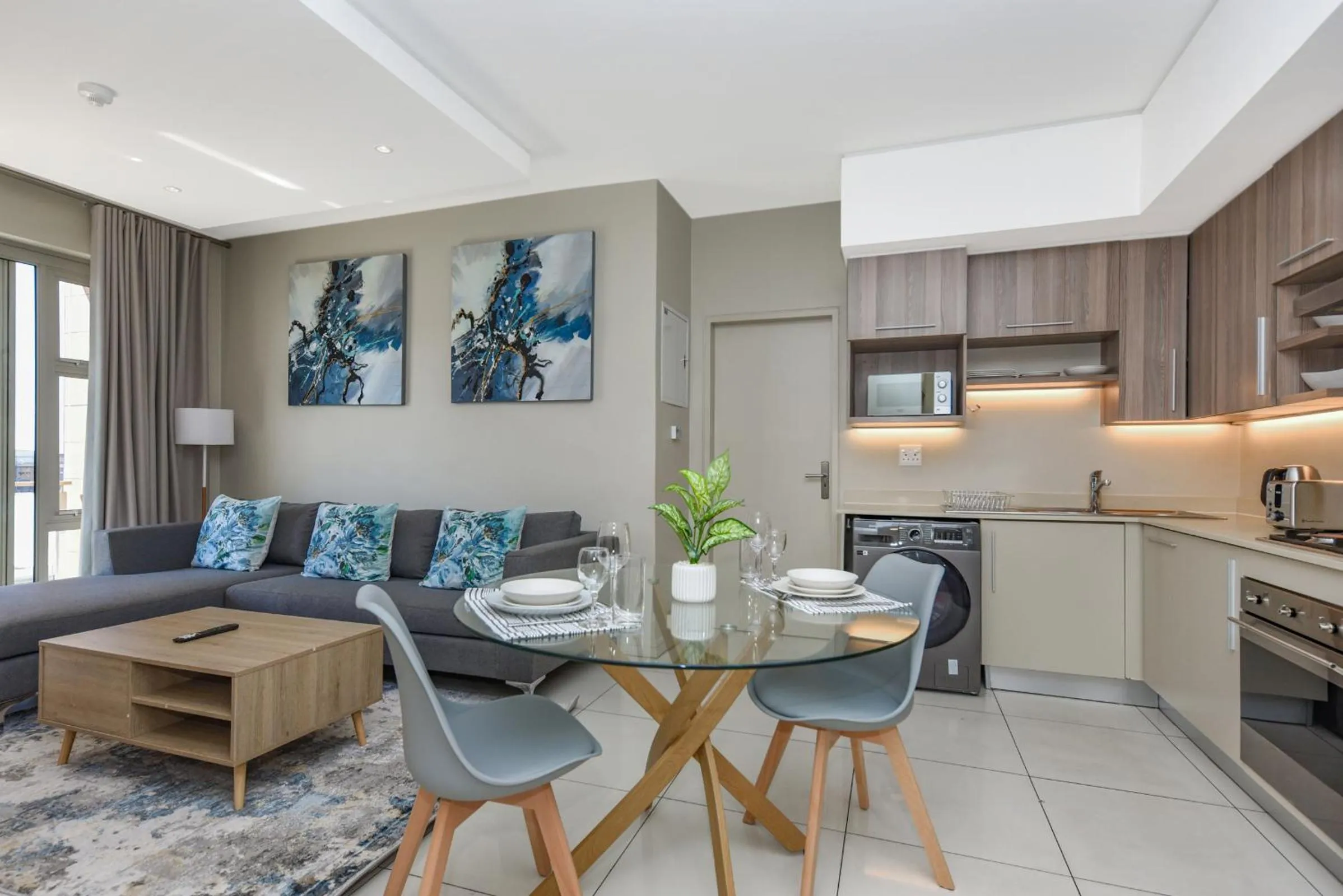 Kitchen or kitchenette in Easy Stay - The Tyrwhitt Rosebank