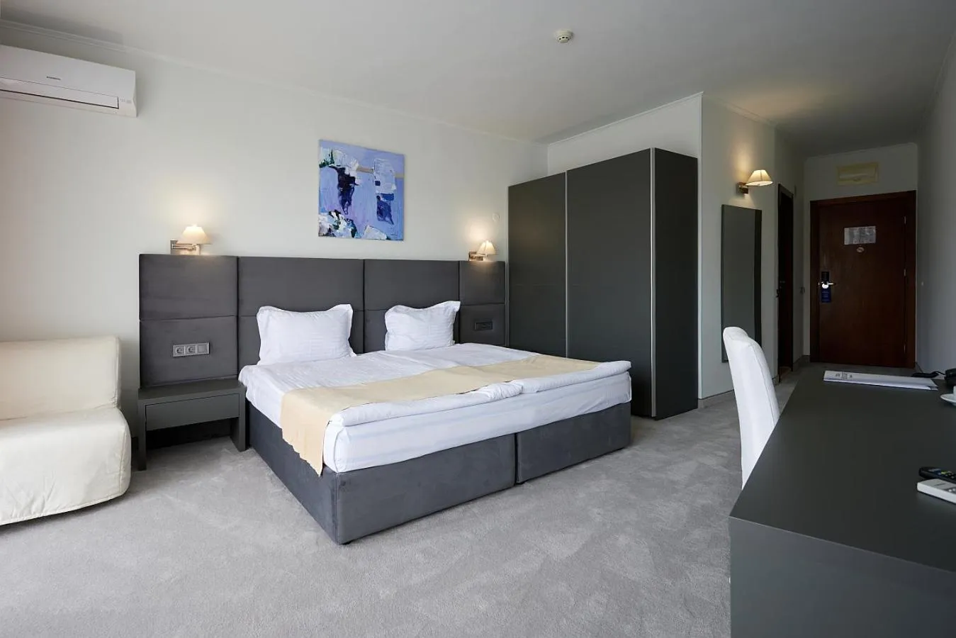 Bedroom, Bed in Hotel Continental