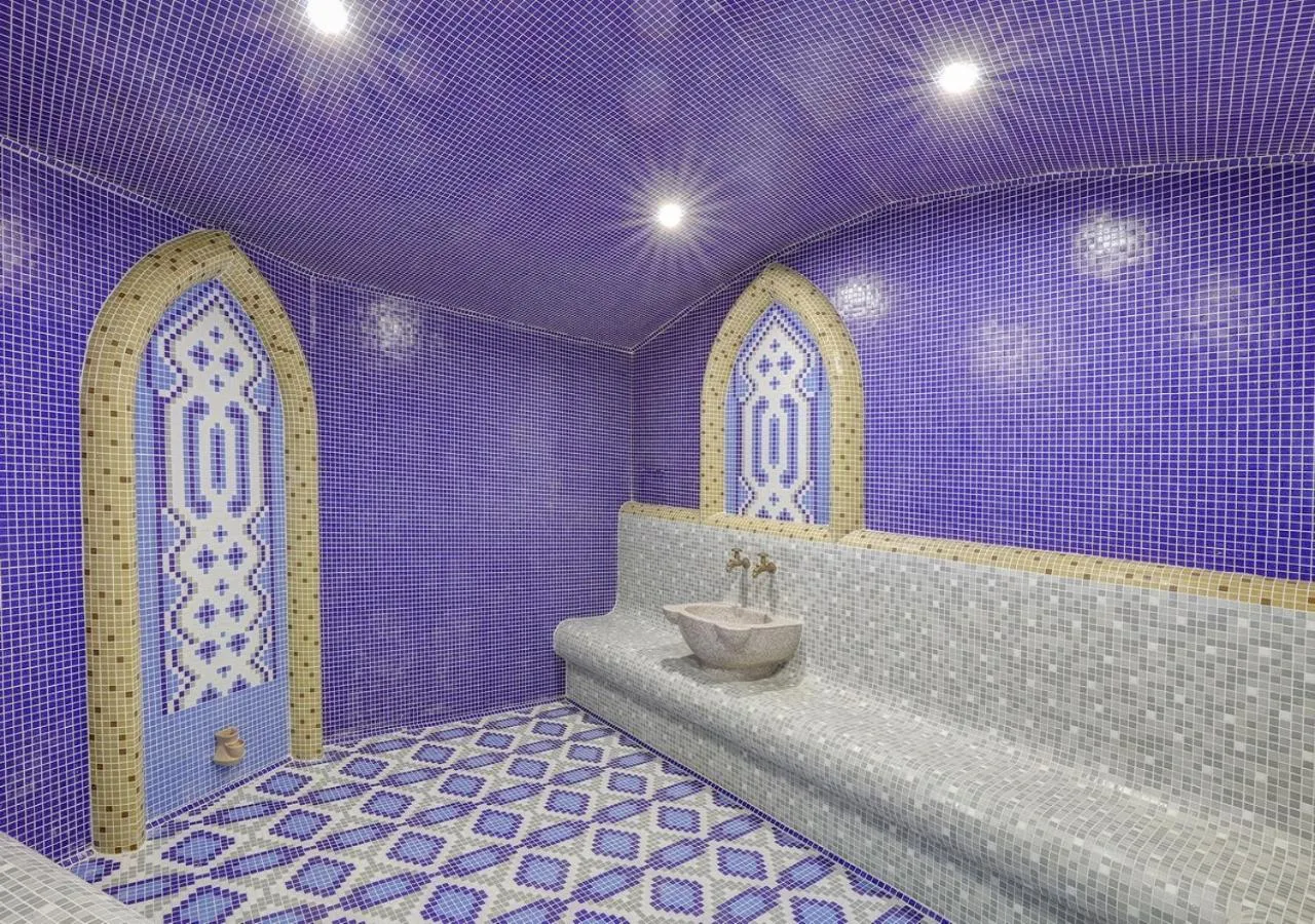 Steam room in Hotel Continental