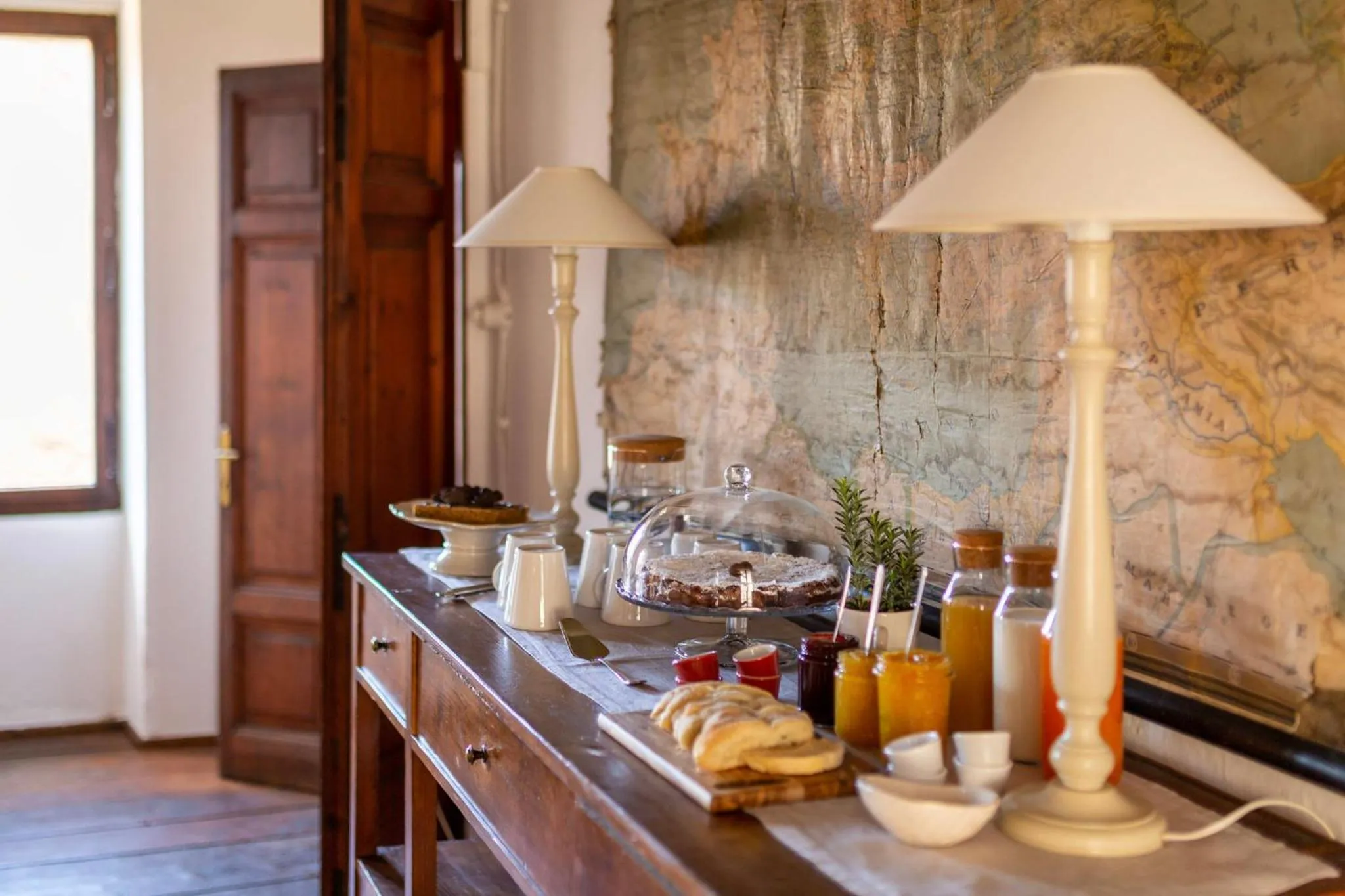 Buffet breakfast in Giulio Mountain B&B