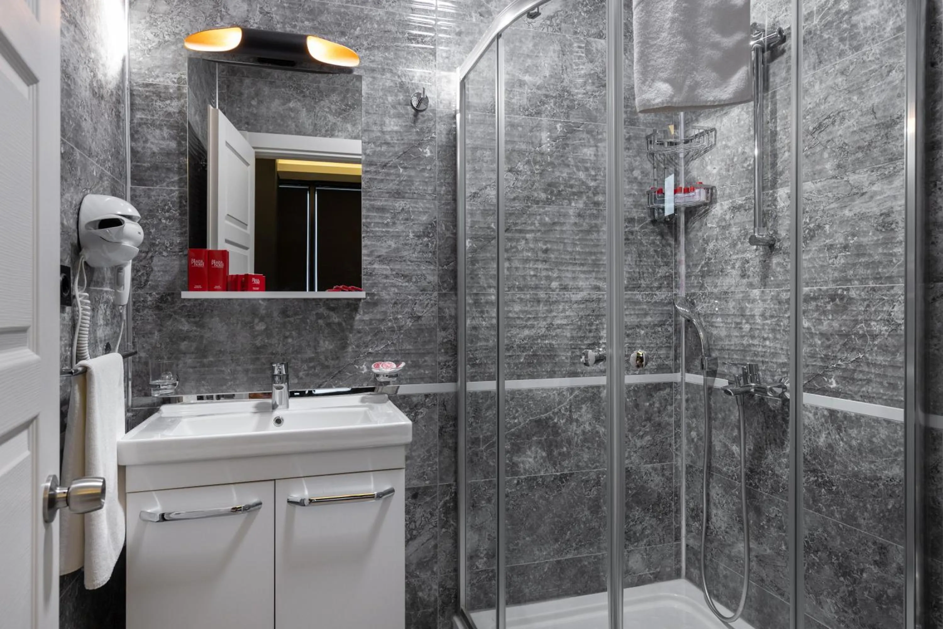 Shower in The Plaza Hotel Edirne