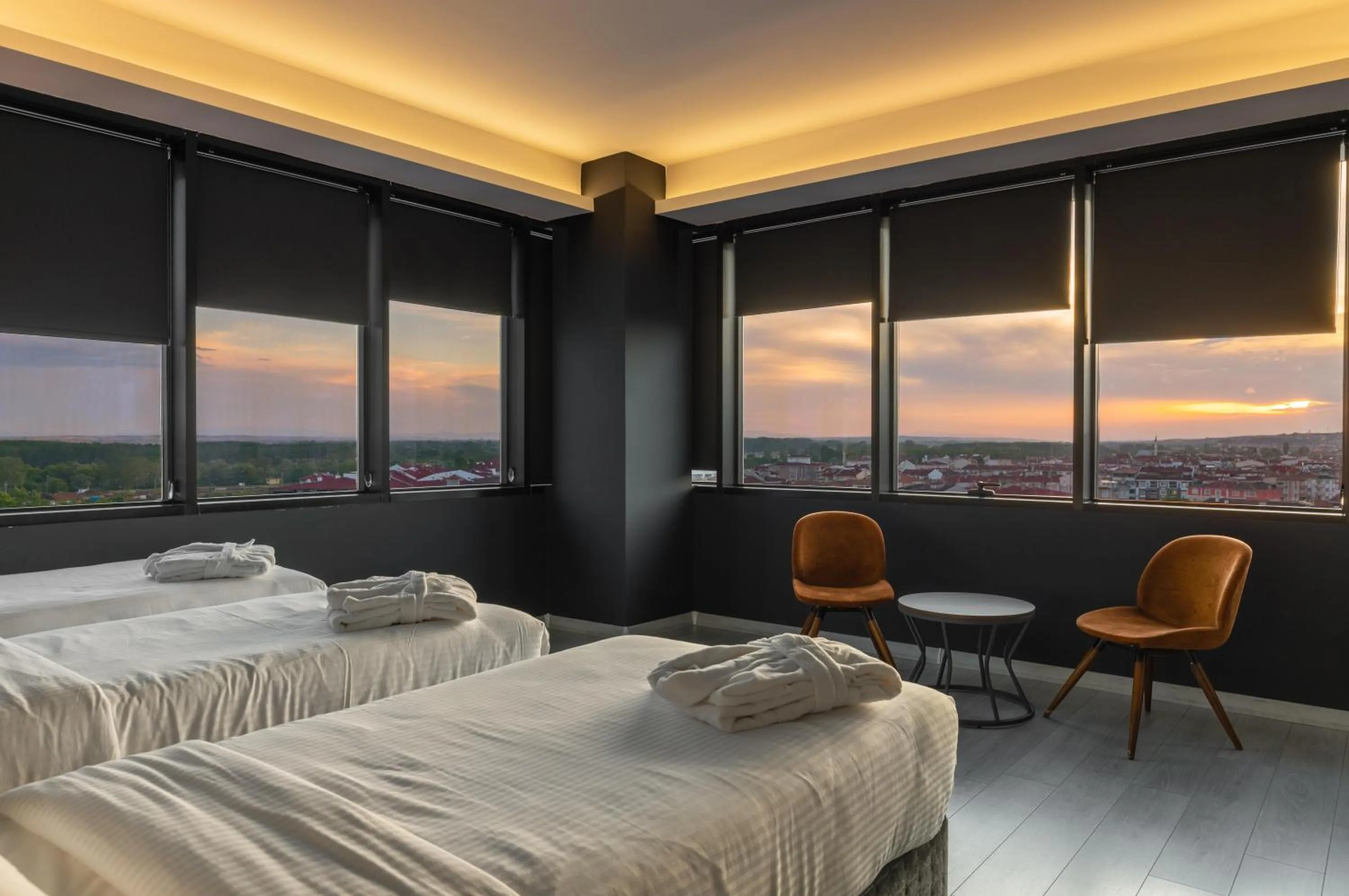 Photo of the whole room, Bed in The Plaza Hotel Edirne