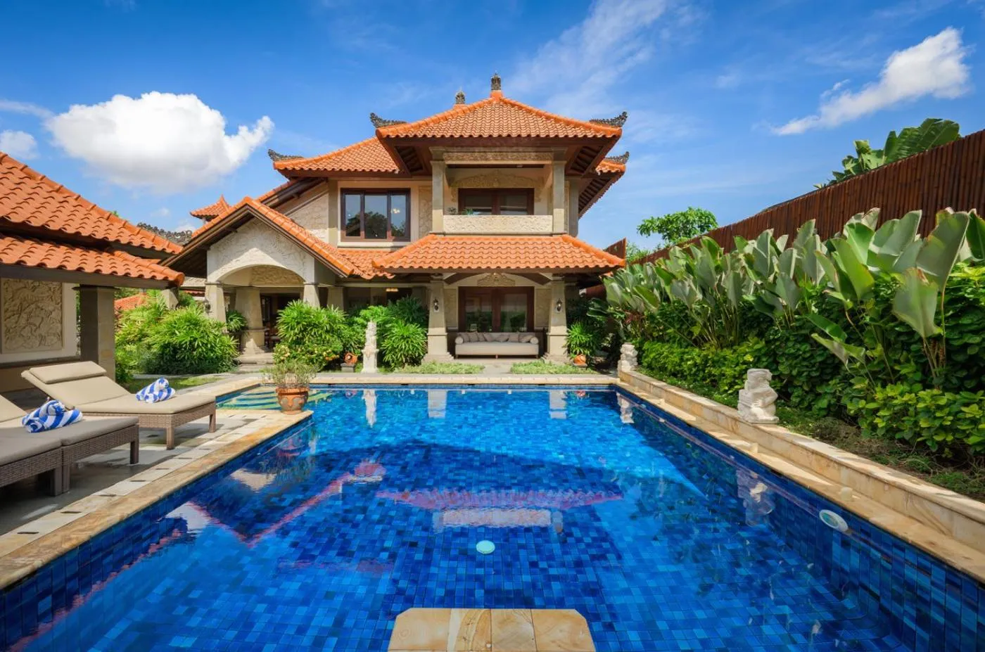 Swimming pool in Villa Deh Simba at Oberoi