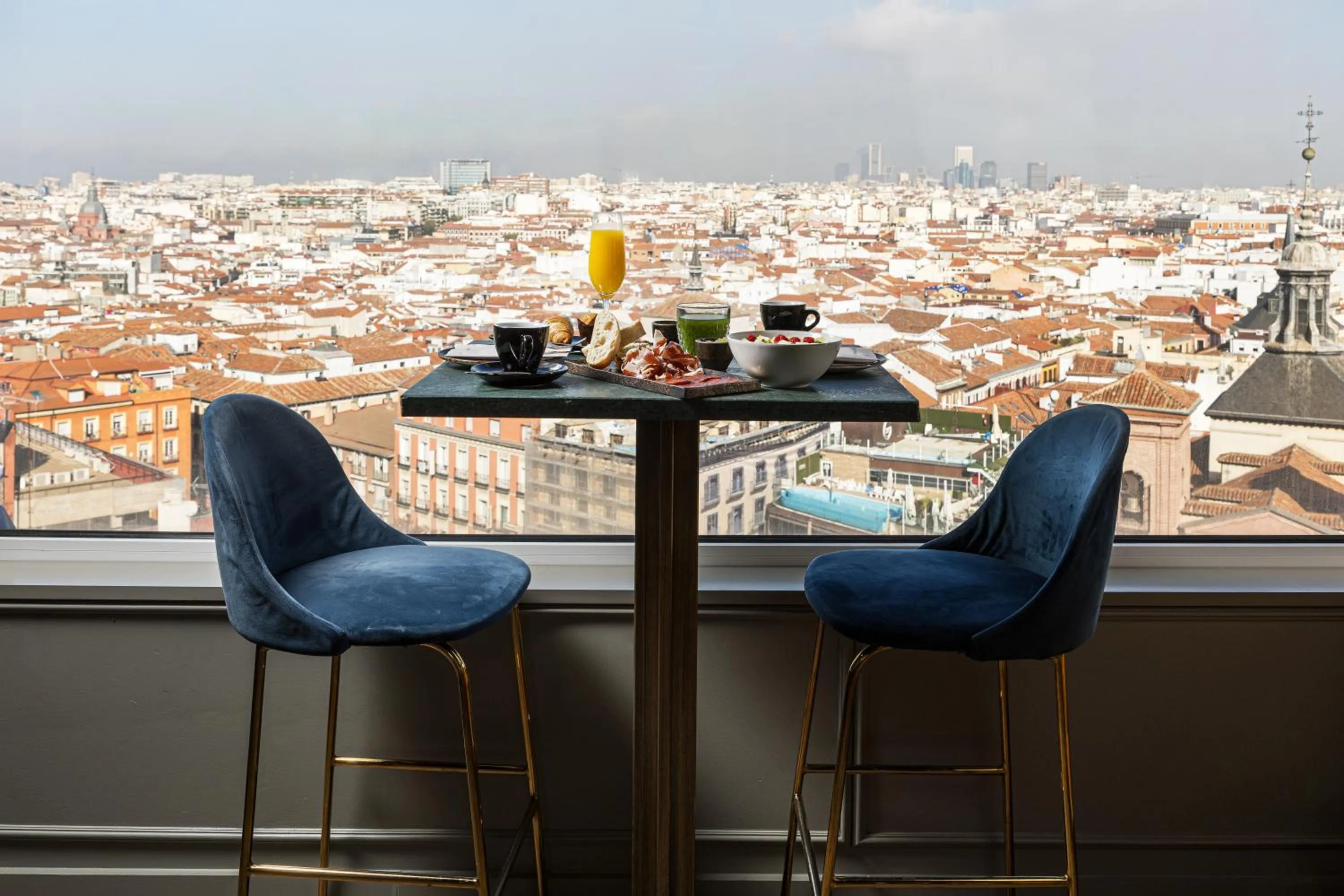 Restaurant/places to eat in Smartr Madrid Gran Via 47
