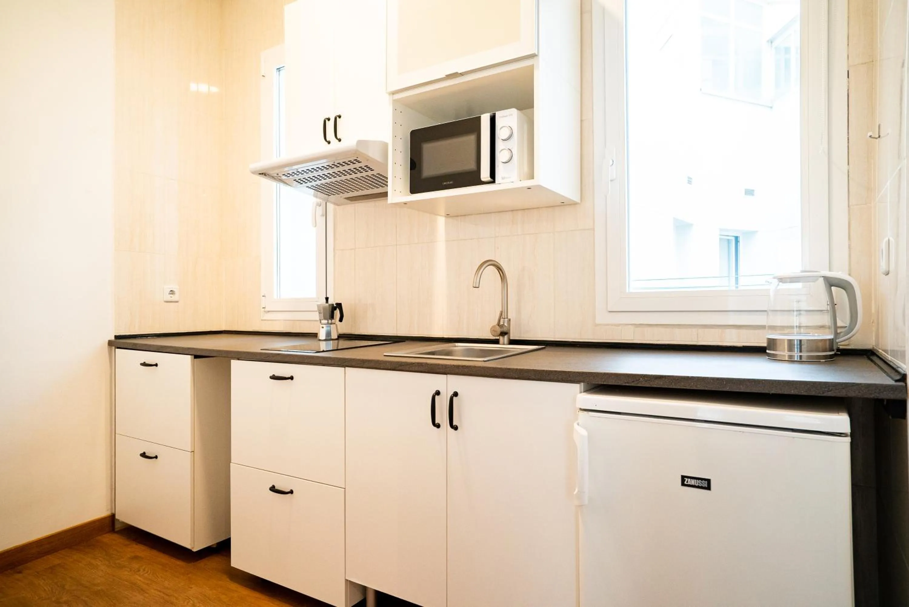 Kitchen or kitchenette in Smartr Madrid Gran Via 47