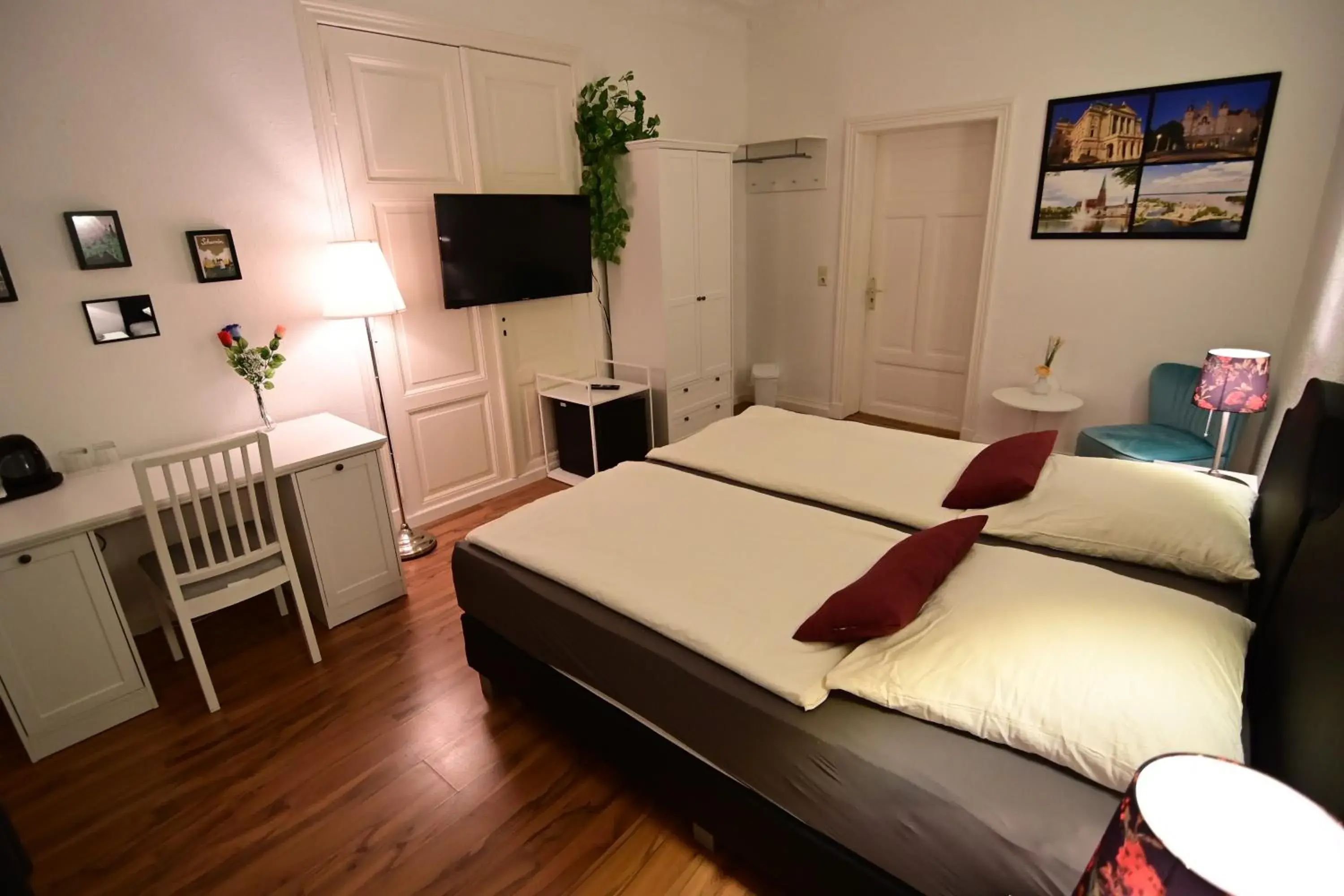Double or Twin Room with Private External Bathroom in Pension am Schloss Double or Twin Room with Private External Bathroom in Pension am Schloss
