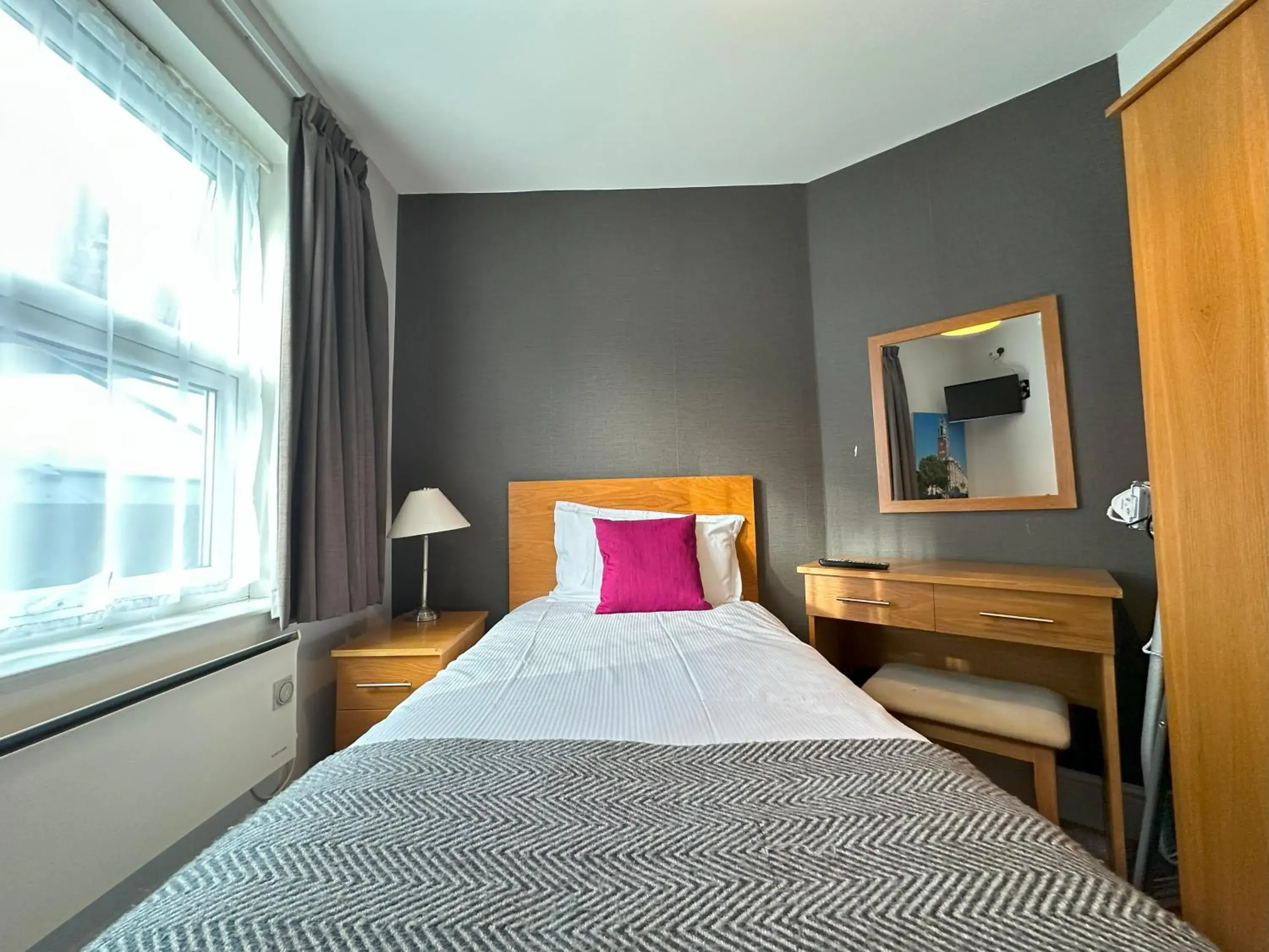 Bedroom, Bed in The North Hill Hotel, Colchester Bedroom, Bed in The North Hill Hotel, Colchester