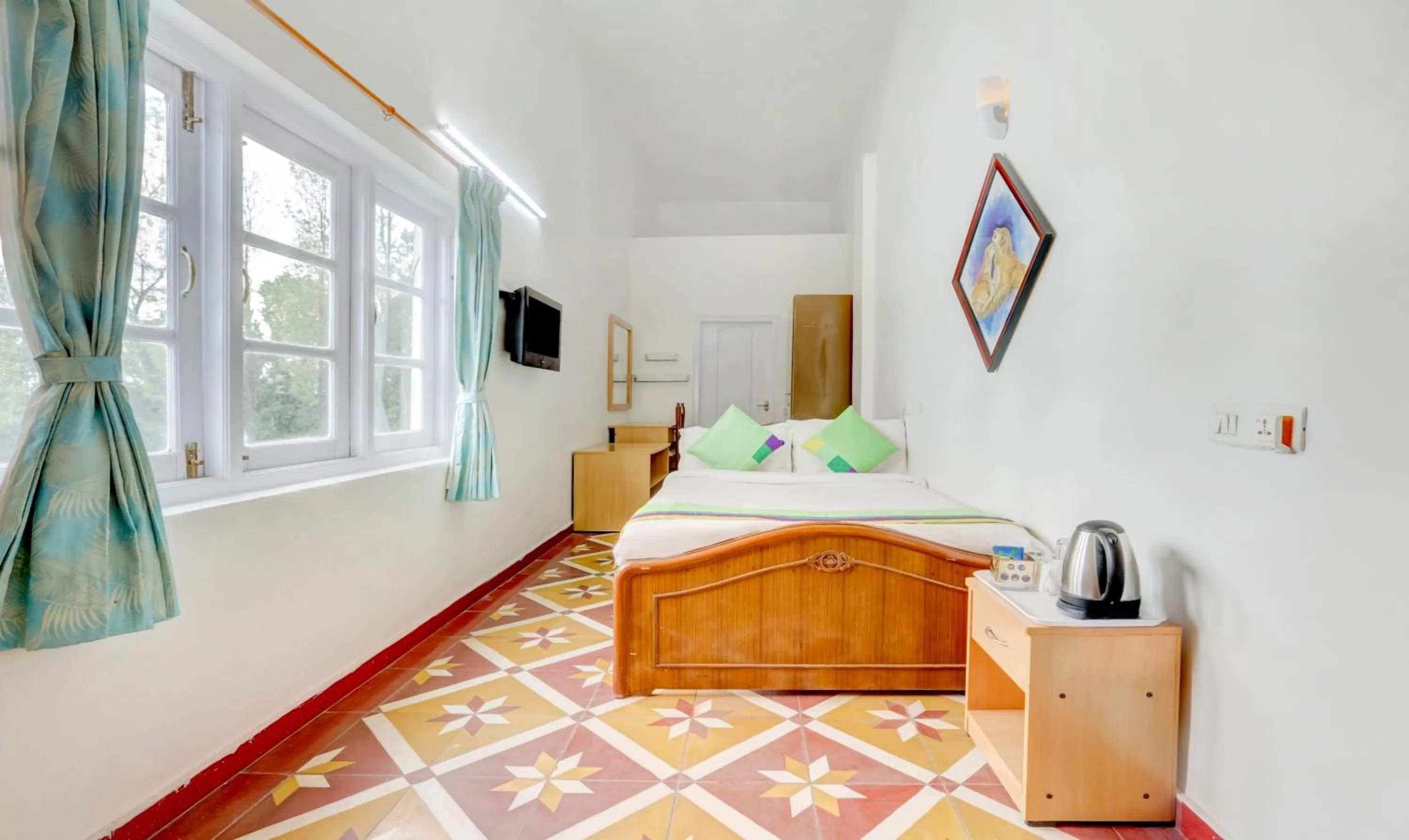 Bedroom, Bed in Treebo Atithi Bhavan, 1 Km From Ooty Lake