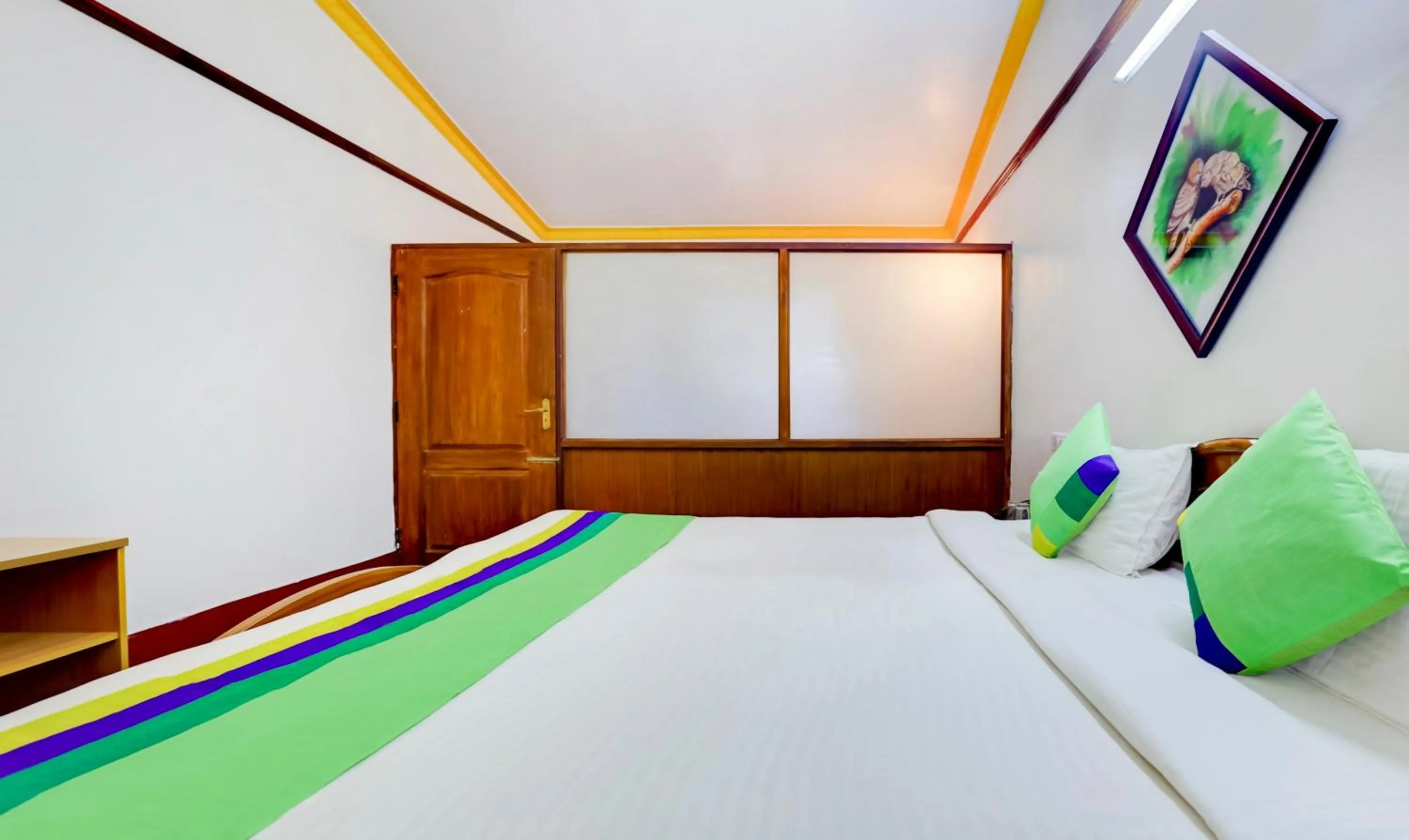 Bedroom, Bed in Treebo Atithi Bhavan, 1 Km From Ooty Lake