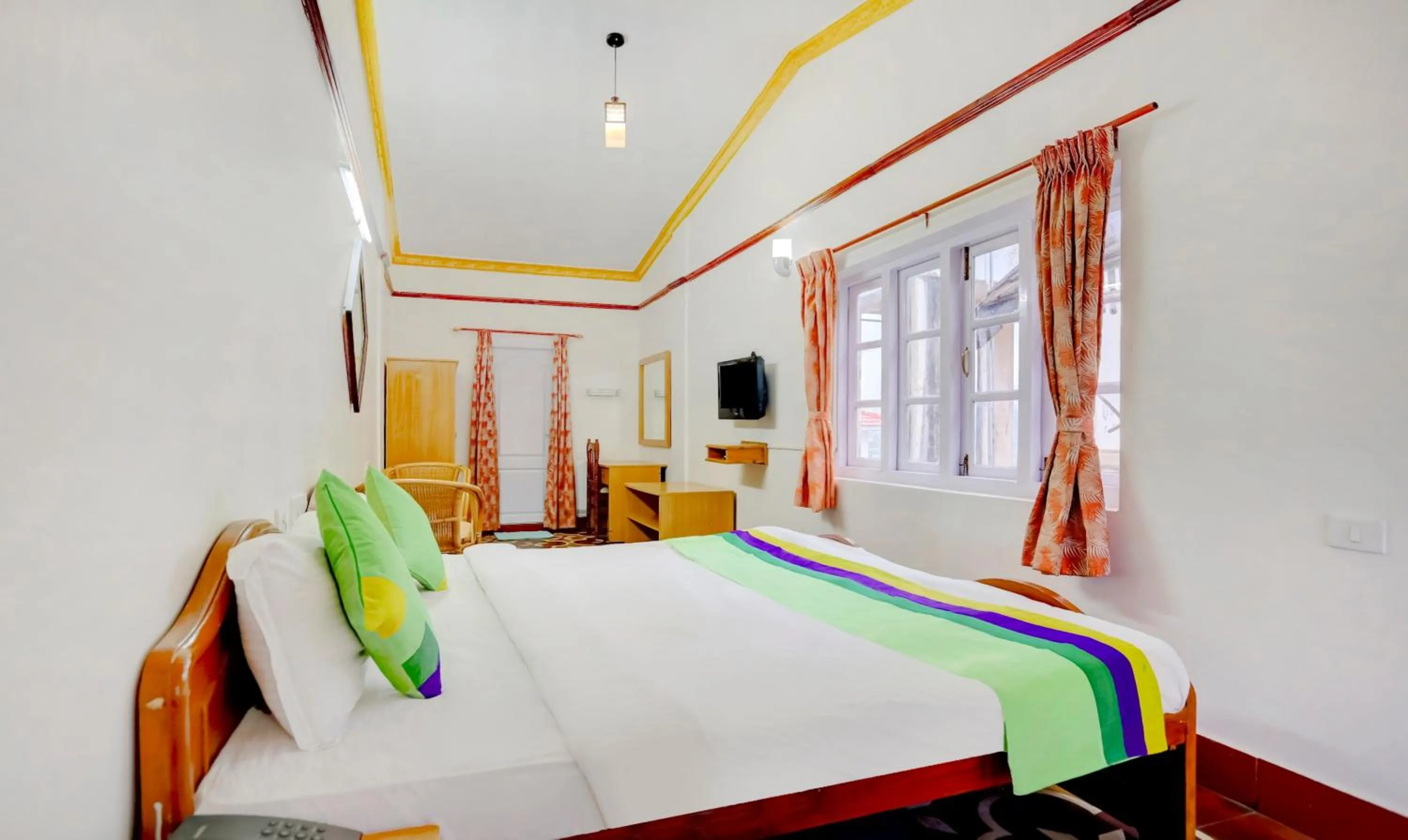Bedroom, Bed in Treebo Atithi Bhavan, 1 Km From Ooty Lake