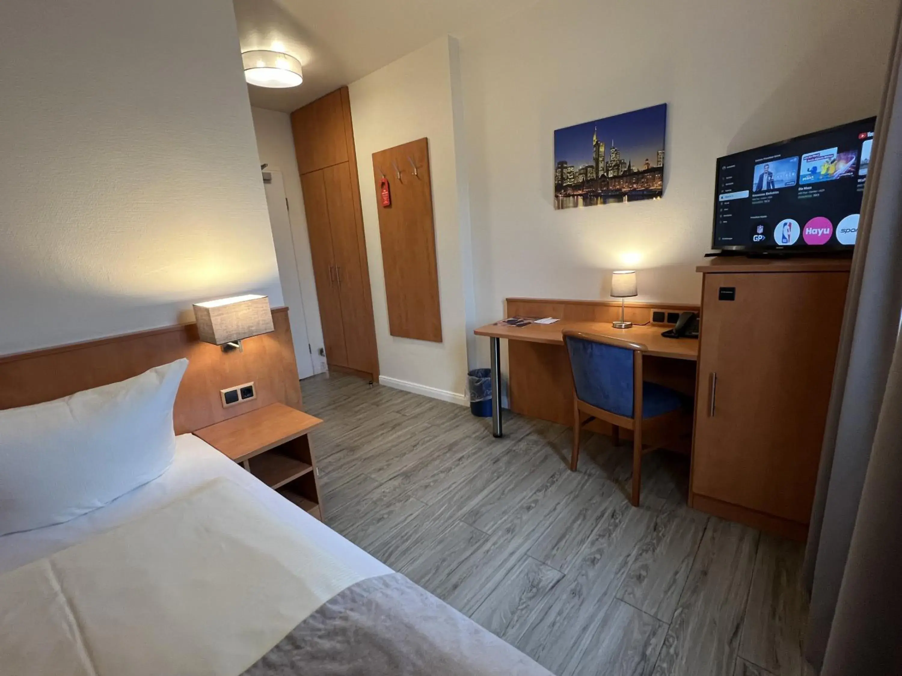 Bedroom, Bed in Hotel Niederräder Hof Bedroom, Bed in Hotel Niederräder Hof