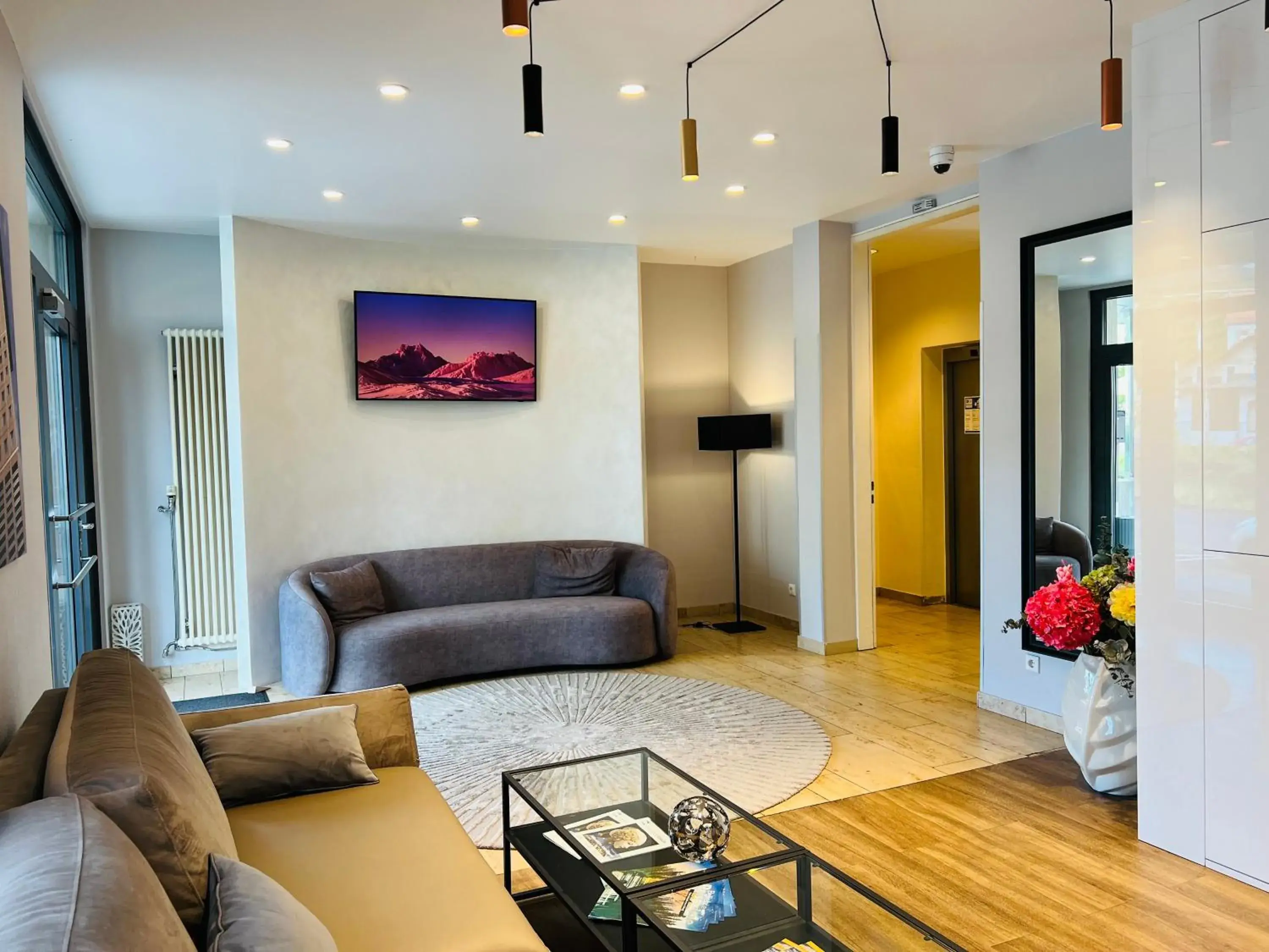 Lobby or reception in Hotel Niederräder Hof Lobby or reception in Hotel Niederräder Hof