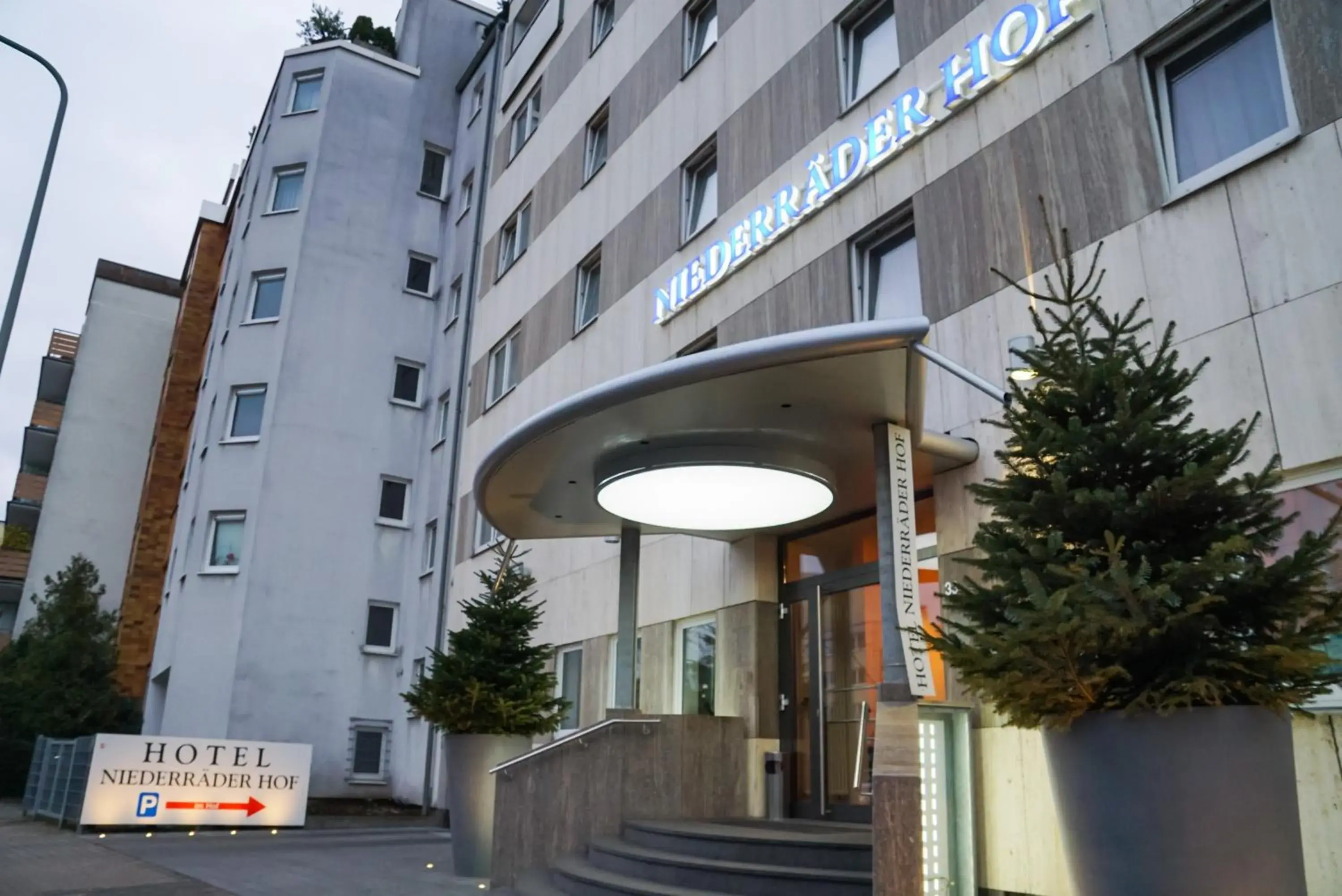Facade/entrance, Property Building in Hotel Niederrader Hof