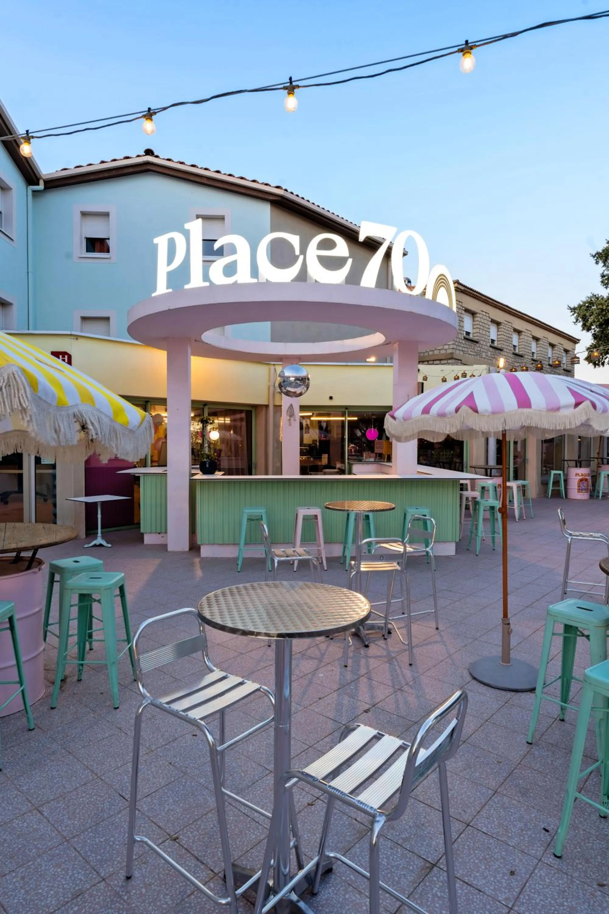 Property building in greet hôtel Pont du Gard - Route d'Avignon