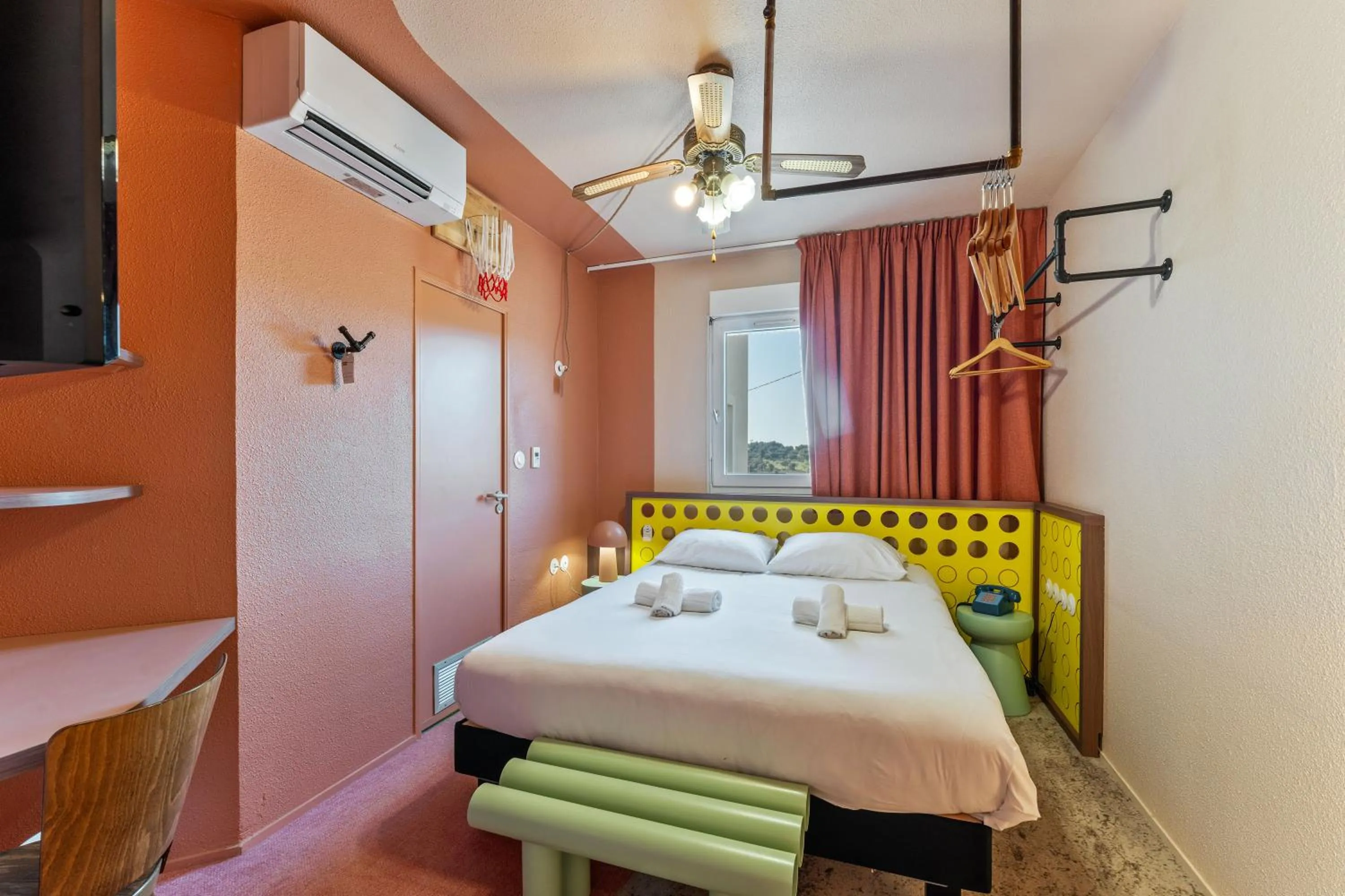 Bedroom, Bed in greet hôtel Pont du Gard - Route d'Avignon