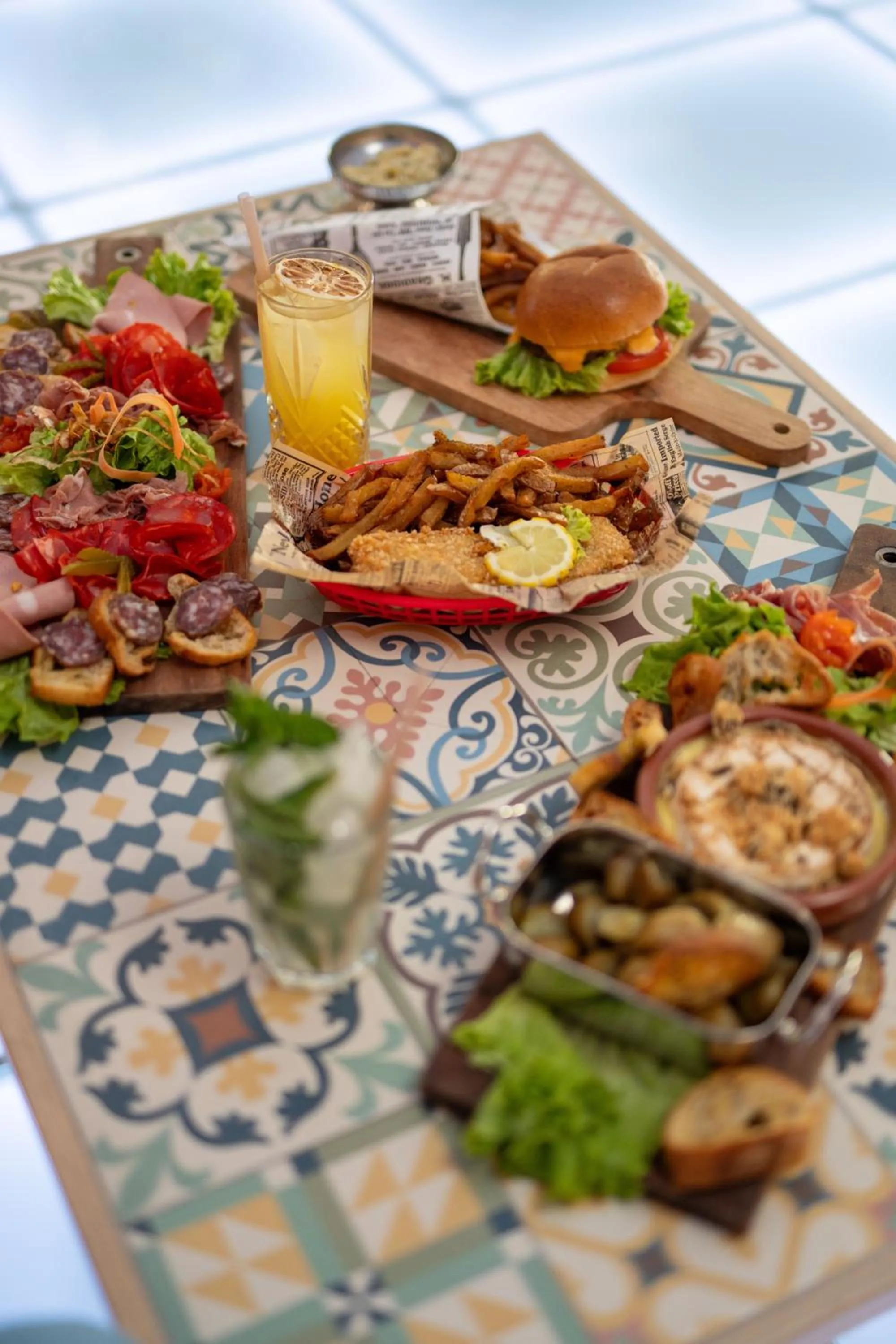 Food and drinks in greet hôtel Pont du Gard - Route d'Avignon