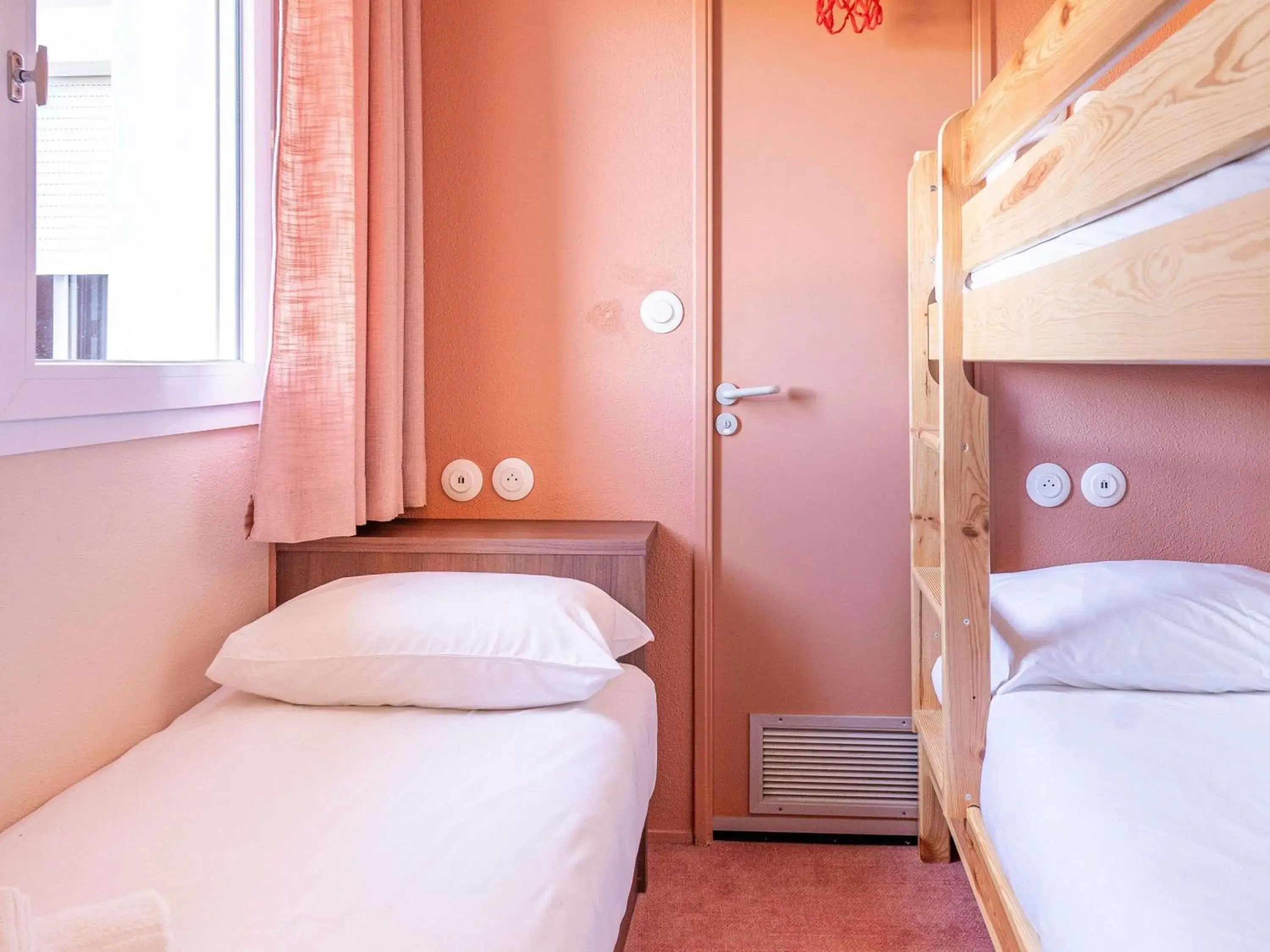 Bedroom, Bed in greet hôtel Pont du Gard - Route d'Avignon Bedroom, Bed in greet hôtel Pont du Gard - Route d'Avignon