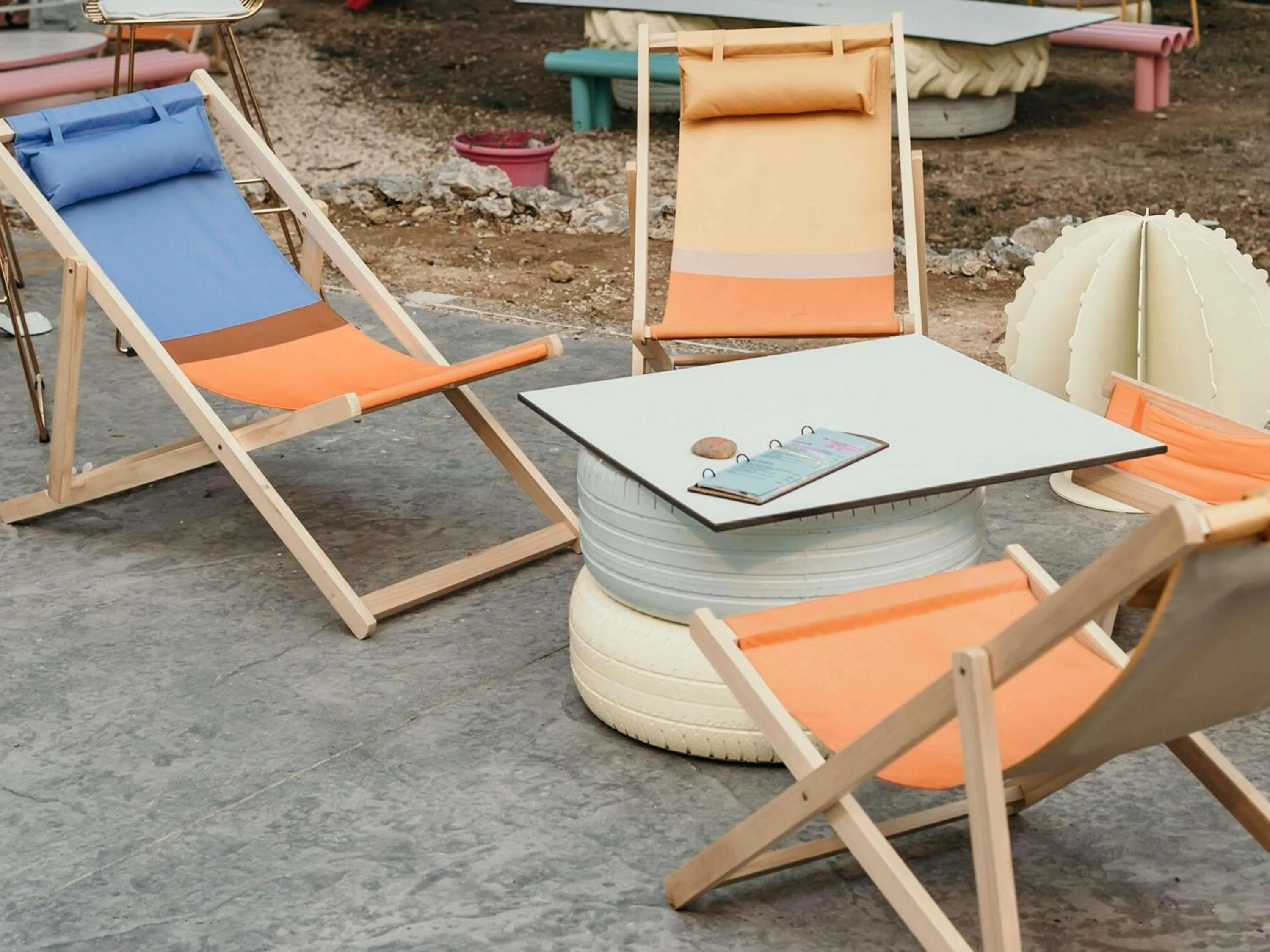 Lounge or bar in greet hôtel Pont du Gard - Route d'Avignon