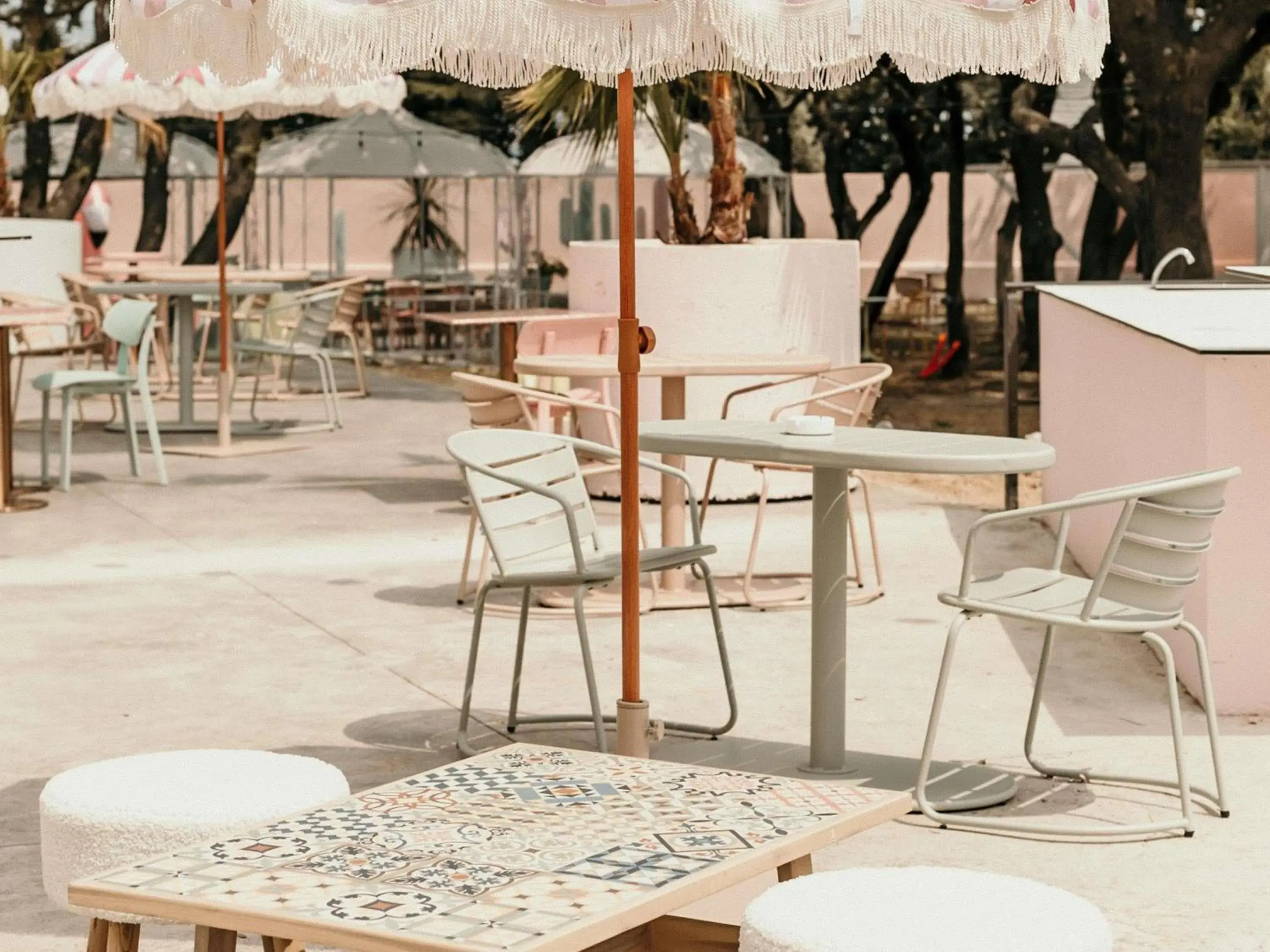 Pool view in greet hôtel Pont du Gard - Route d'Avignon Pool view in greet hôtel Pont du Gard - Route d'Avignon