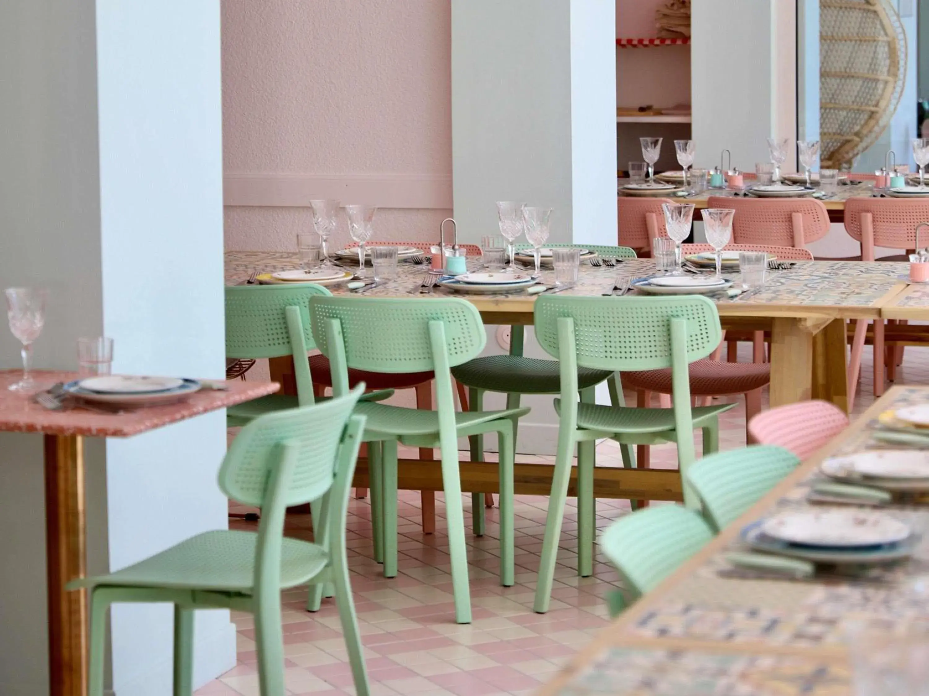 Restaurant/places to eat in greet hôtel Pont du Gard - Route d'Avignon Restaurant/places to eat in greet hôtel Pont du Gard - Route d'Avignon