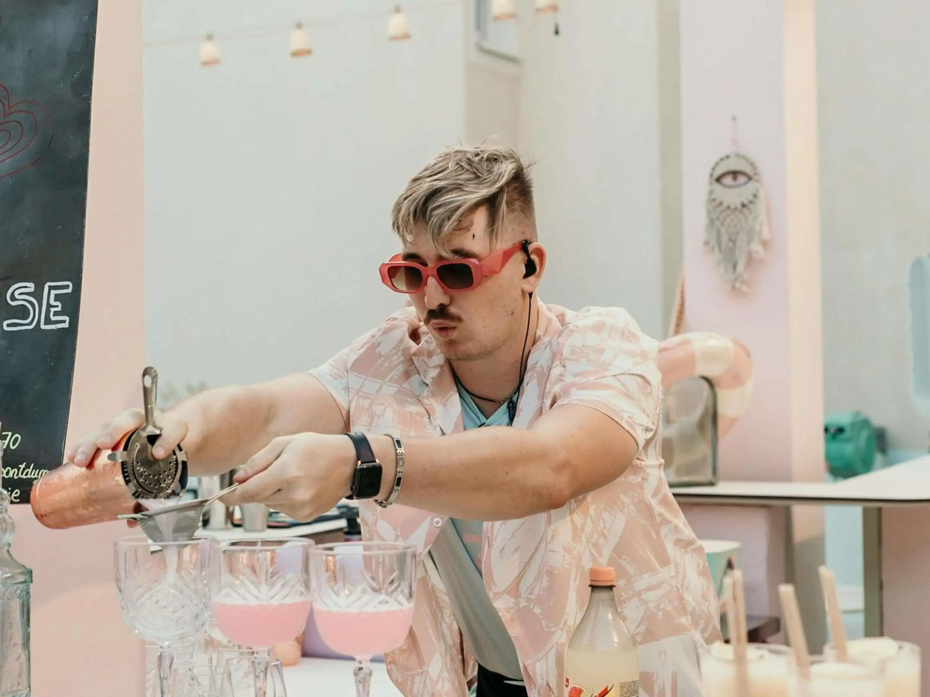 Lounge or bar in greet hôtel Pont du Gard - Route d'Avignon Lounge or bar in greet hôtel Pont du Gard - Route d'Avignon