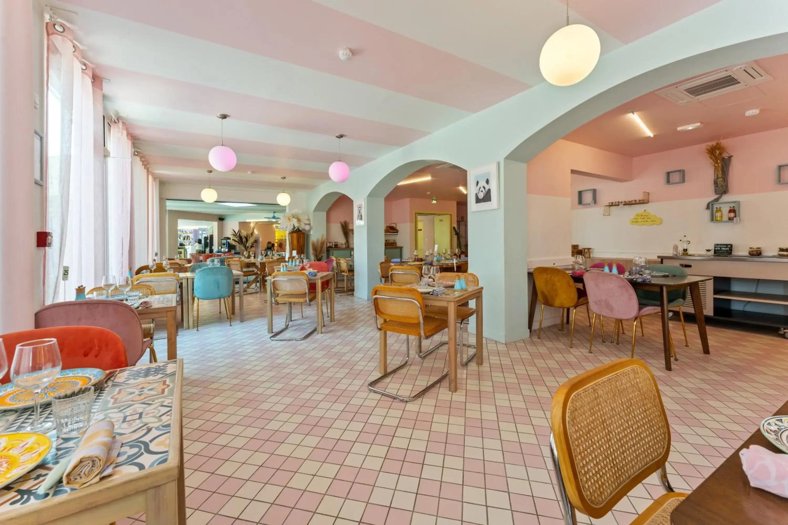 Restaurant/places to eat in greet hôtel Pont du Gard - Route d'Avignon Restaurant/places to eat in greet hôtel Pont du Gard - Route d'Avignon