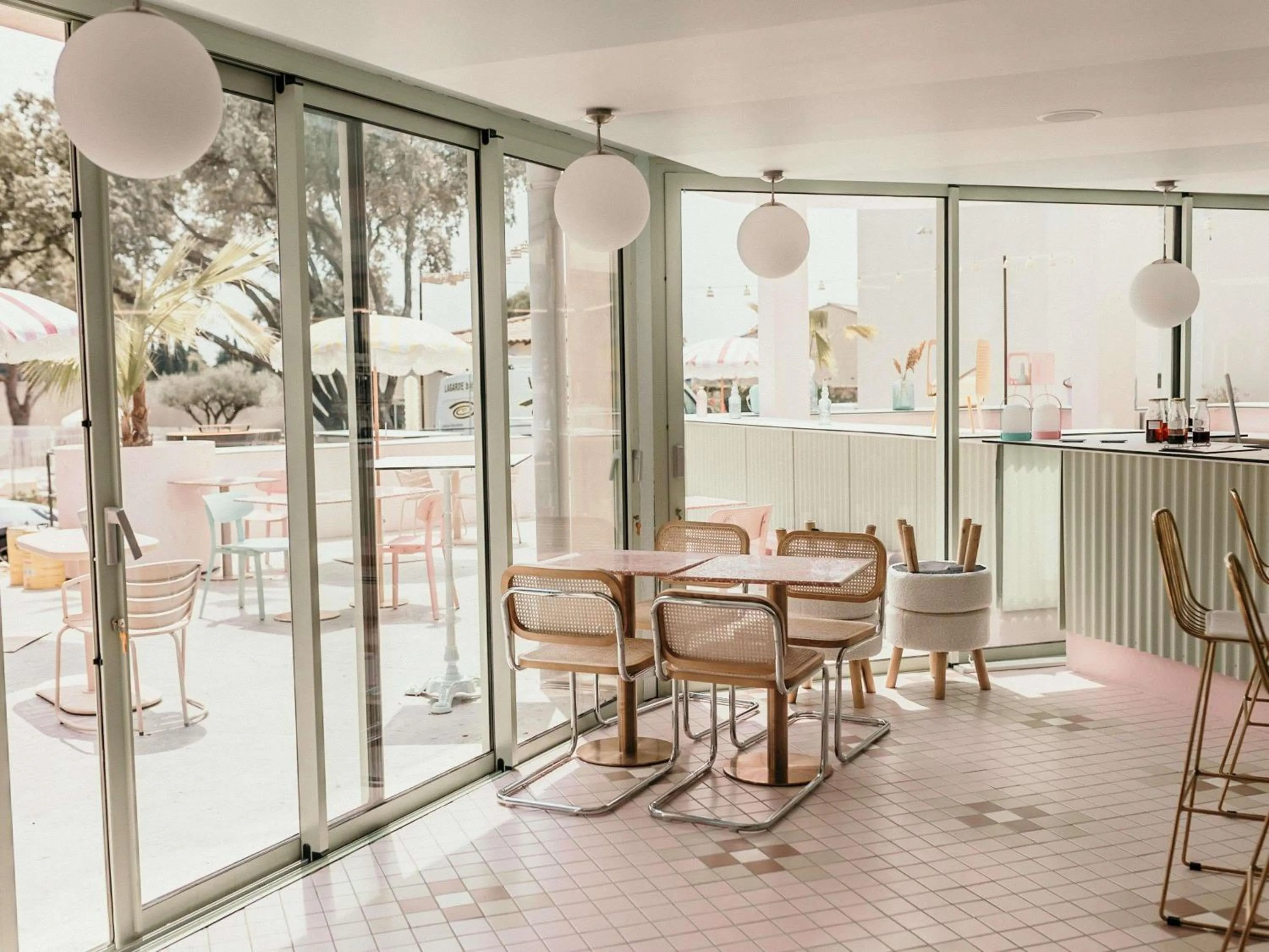 Property building in greet hôtel Pont du Gard - Route d'Avignon