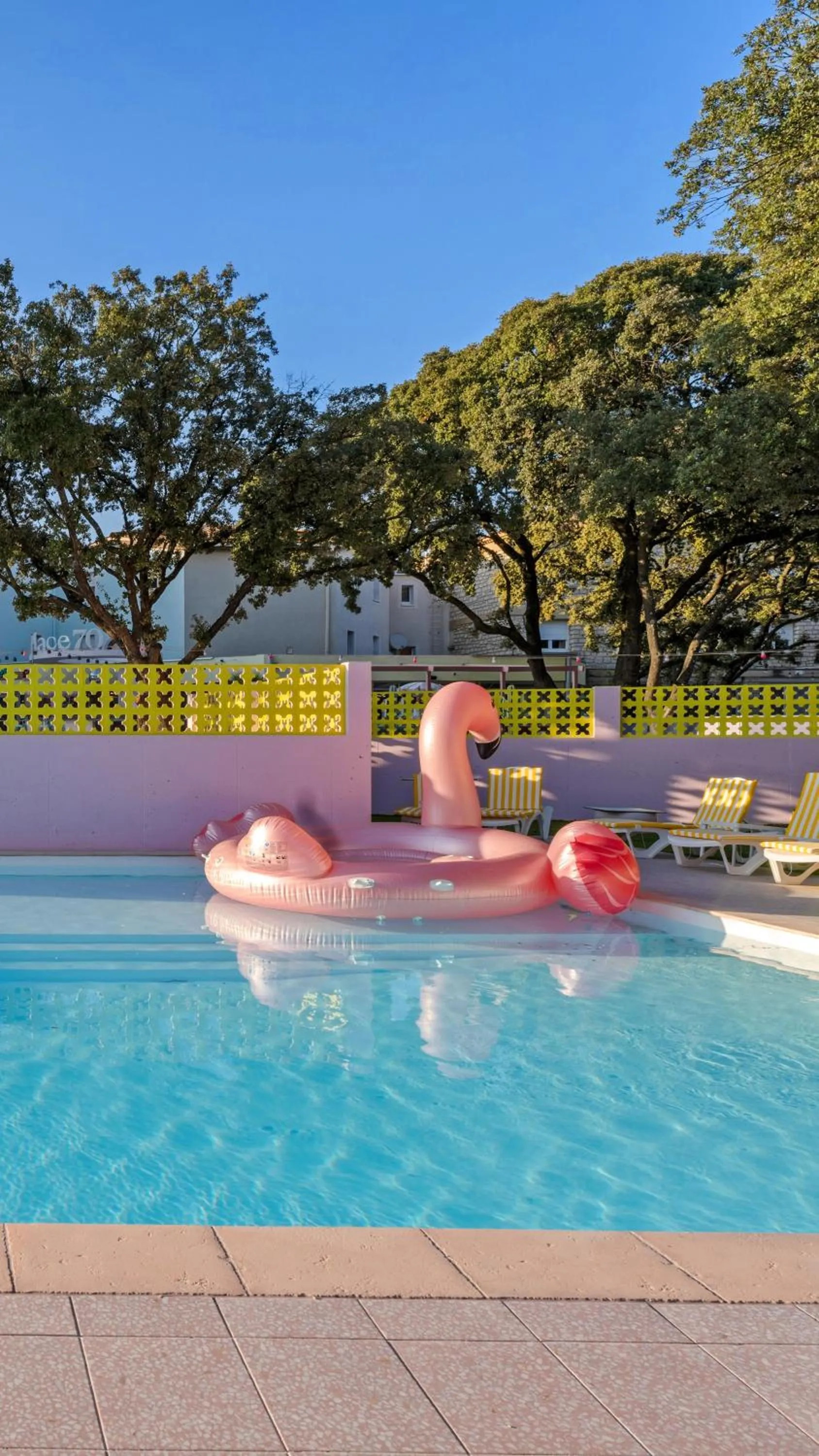 Pool view in greet hôtel Pont du Gard - Route d'Avignon