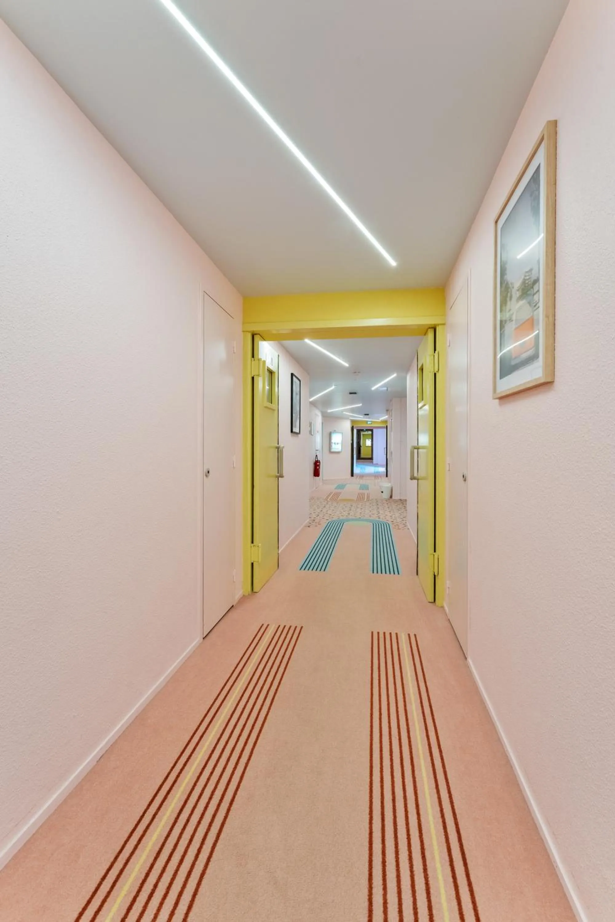 Property building in greet hôtel Pont du Gard - Route d'Avignon