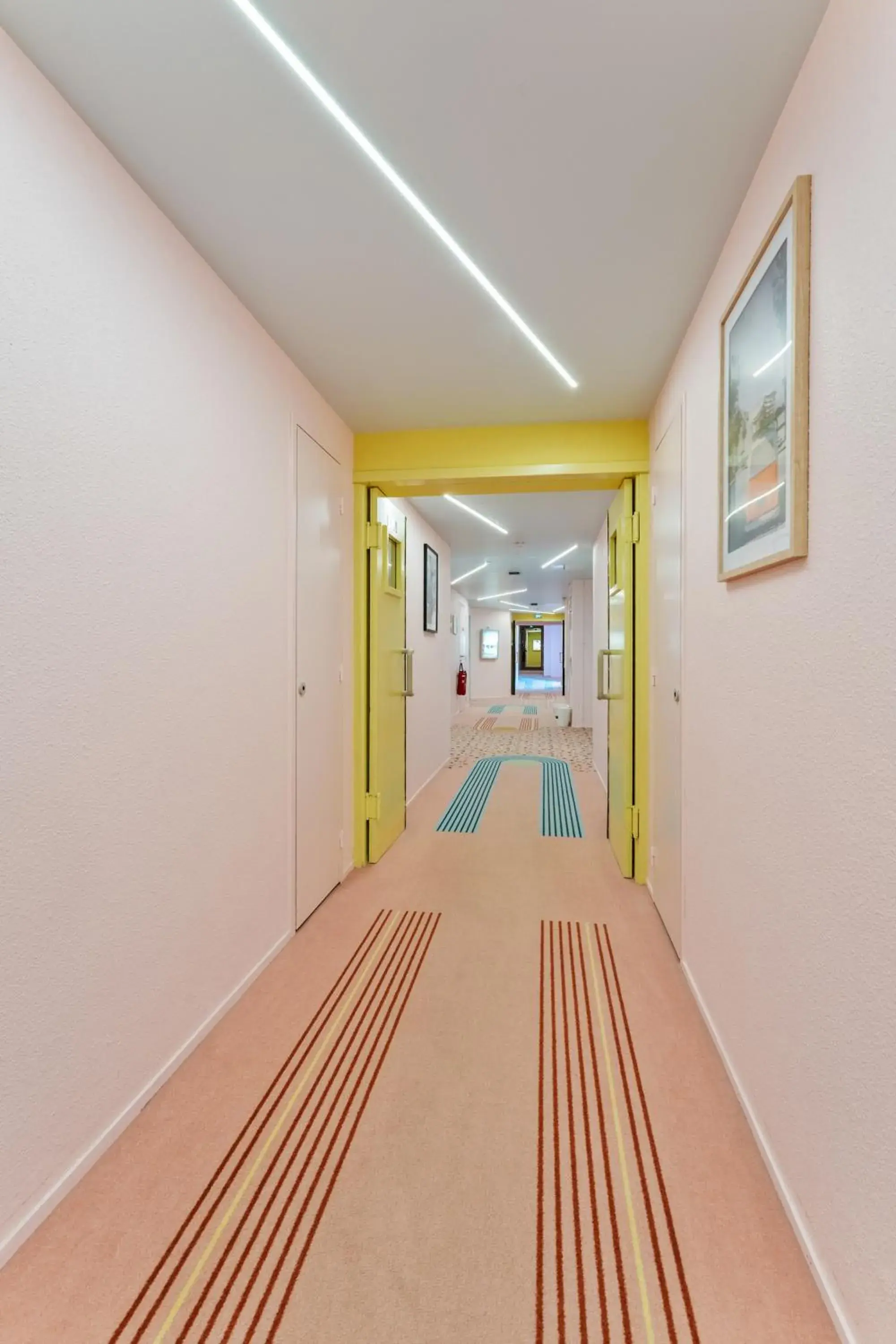 Property building in greet hôtel Pont du Gard - Route d'Avignon Property building in greet hôtel Pont du Gard - Route d'Avignon