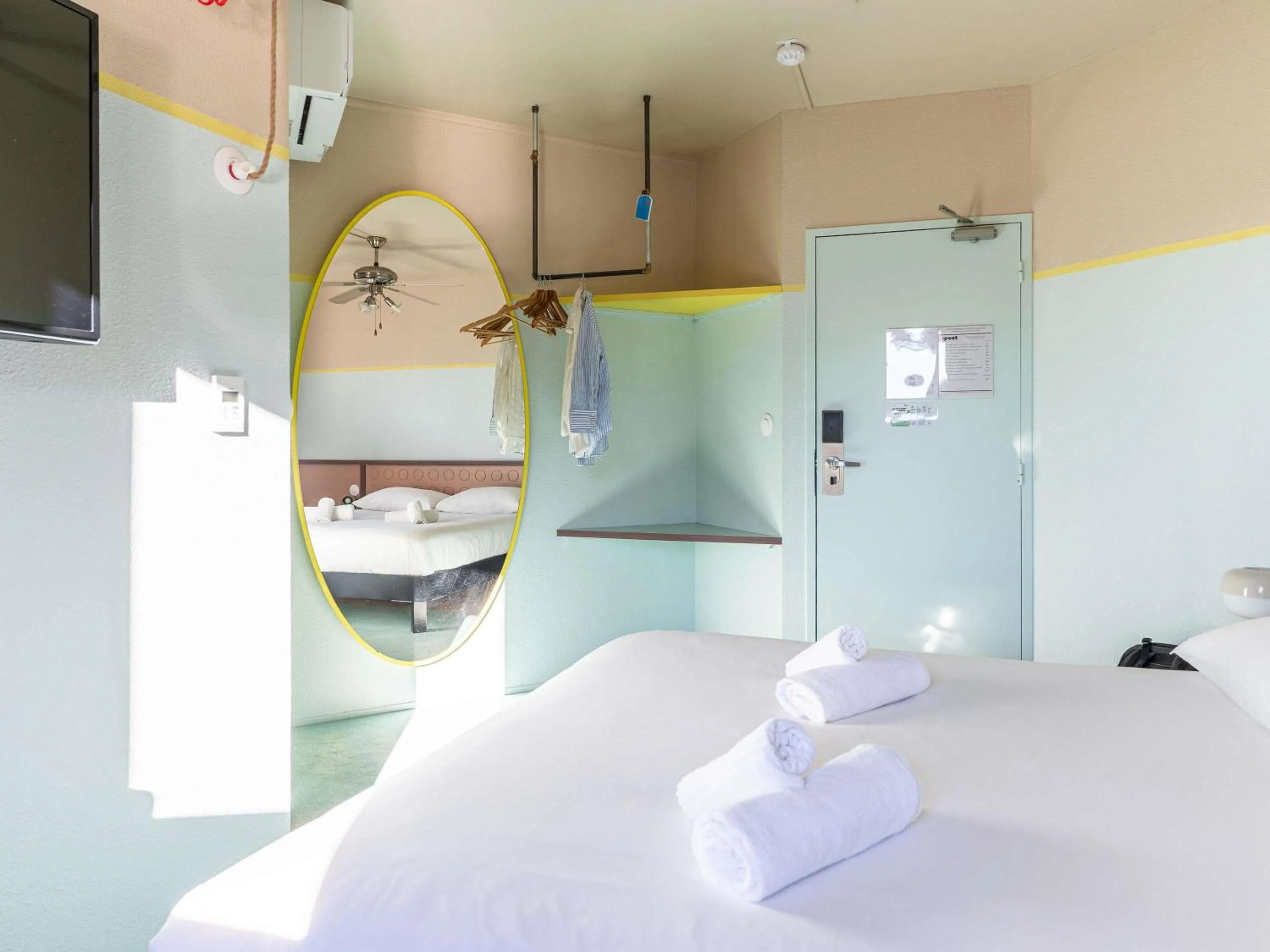 Bedroom, Bed in greet hôtel Pont du Gard - Route d'Avignon