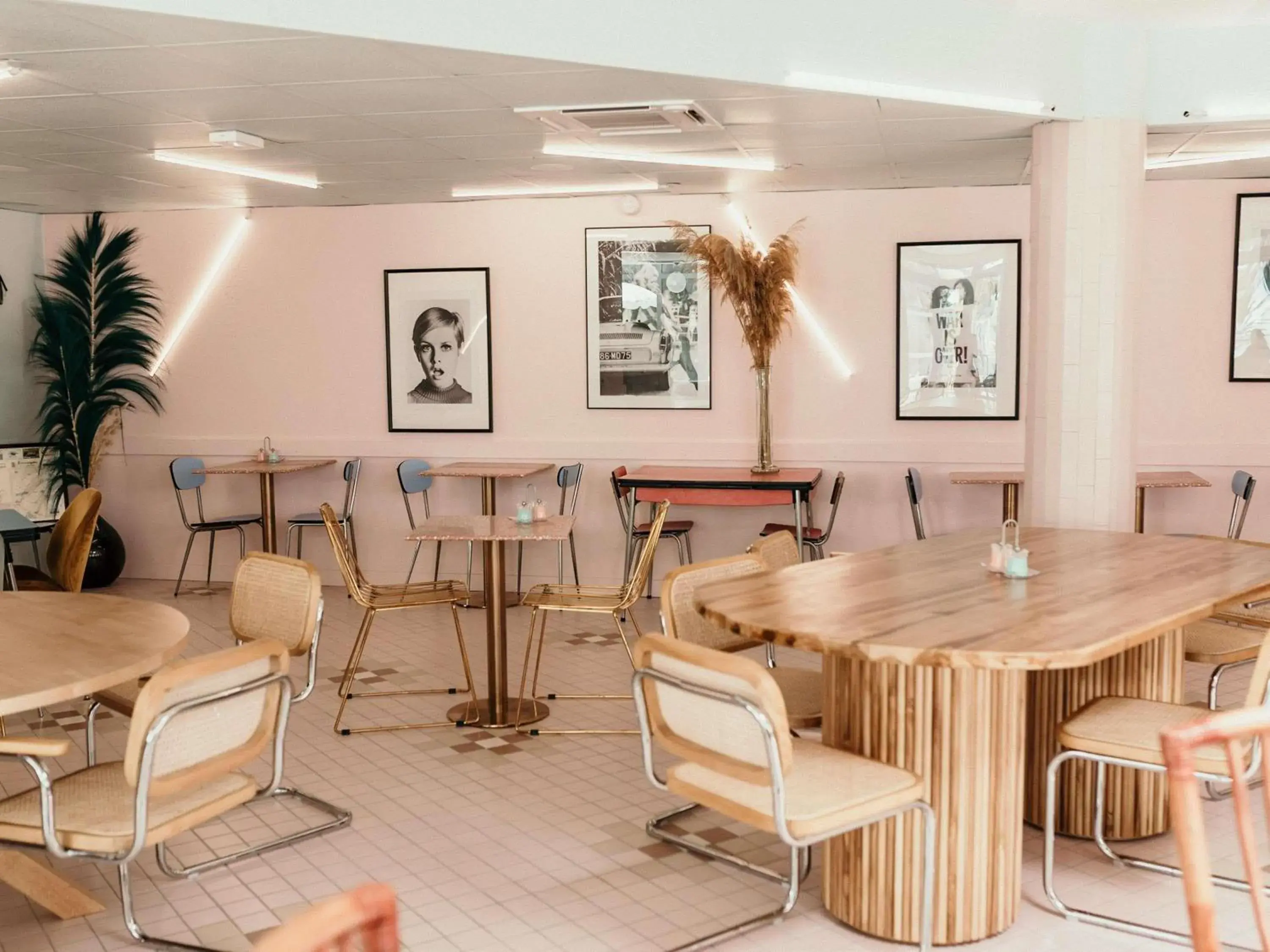 Restaurant/places to eat in greet hôtel Pont du Gard - Route d'Avignon Restaurant/places to eat in greet hôtel Pont du Gard - Route d'Avignon