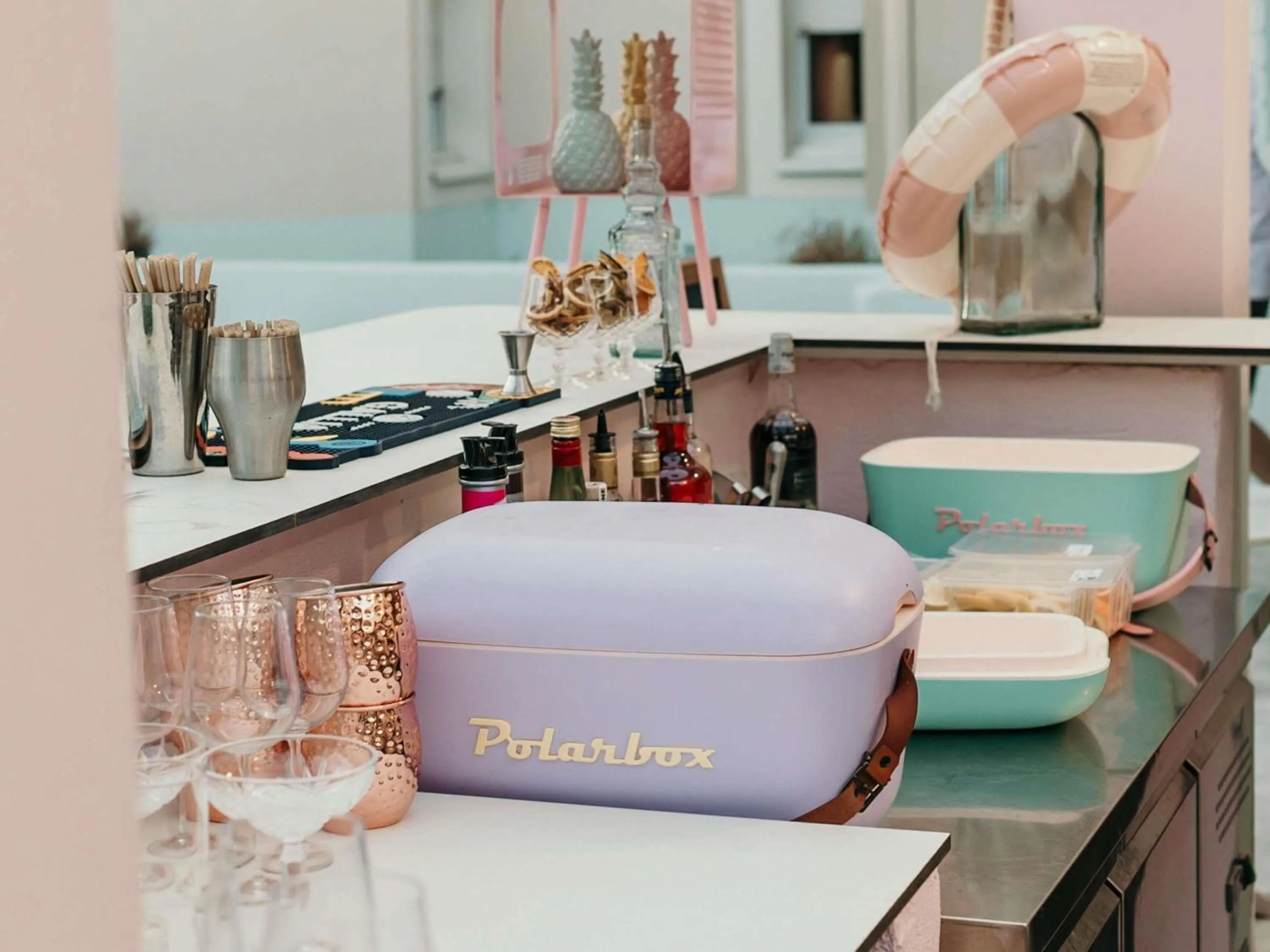 Lounge or bar in greet hôtel Pont du Gard - Route d'Avignon