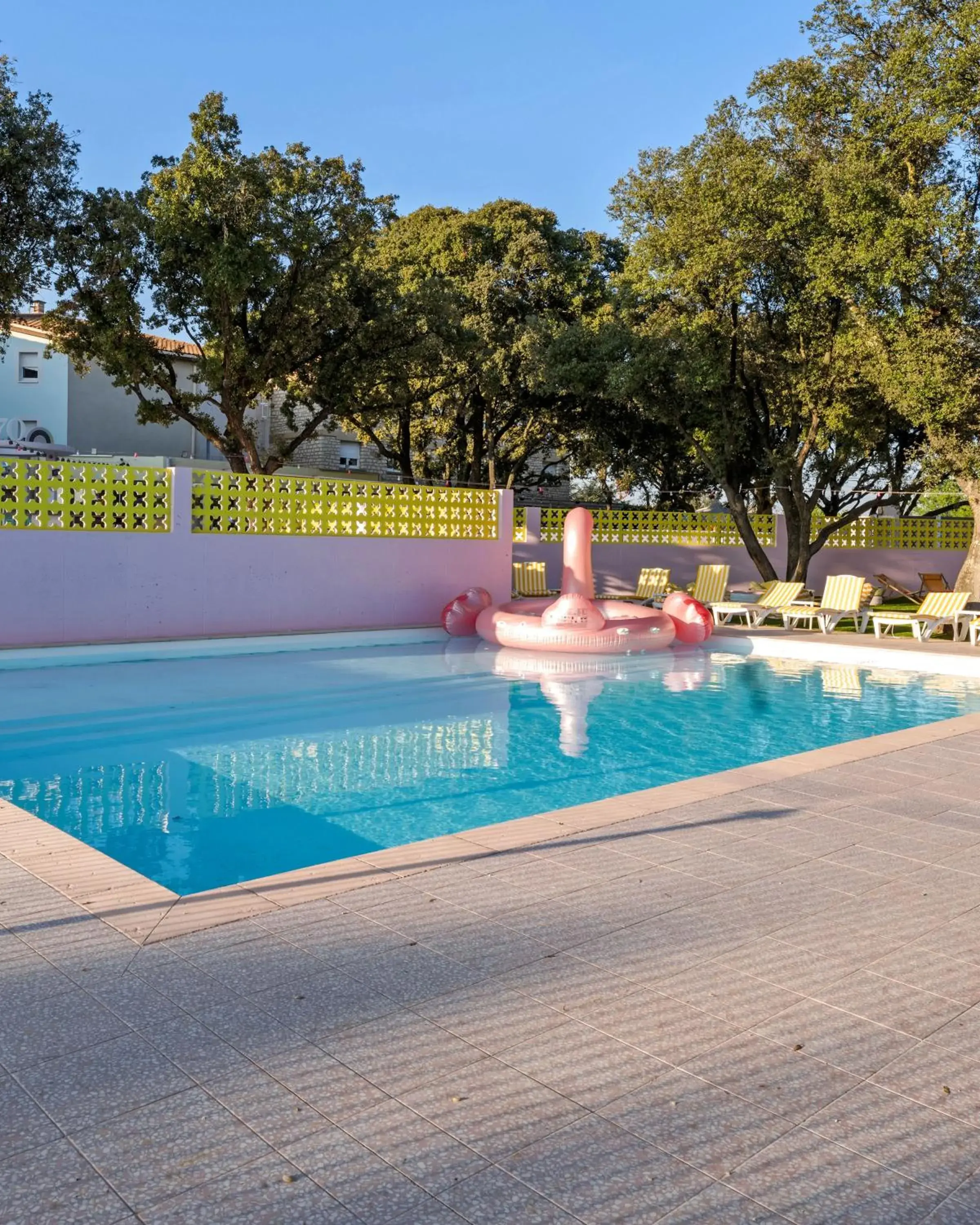 Pool view in greet hôtel Pont du Gard - Route d'Avignon Pool view in greet hôtel Pont du Gard - Route d'Avignon