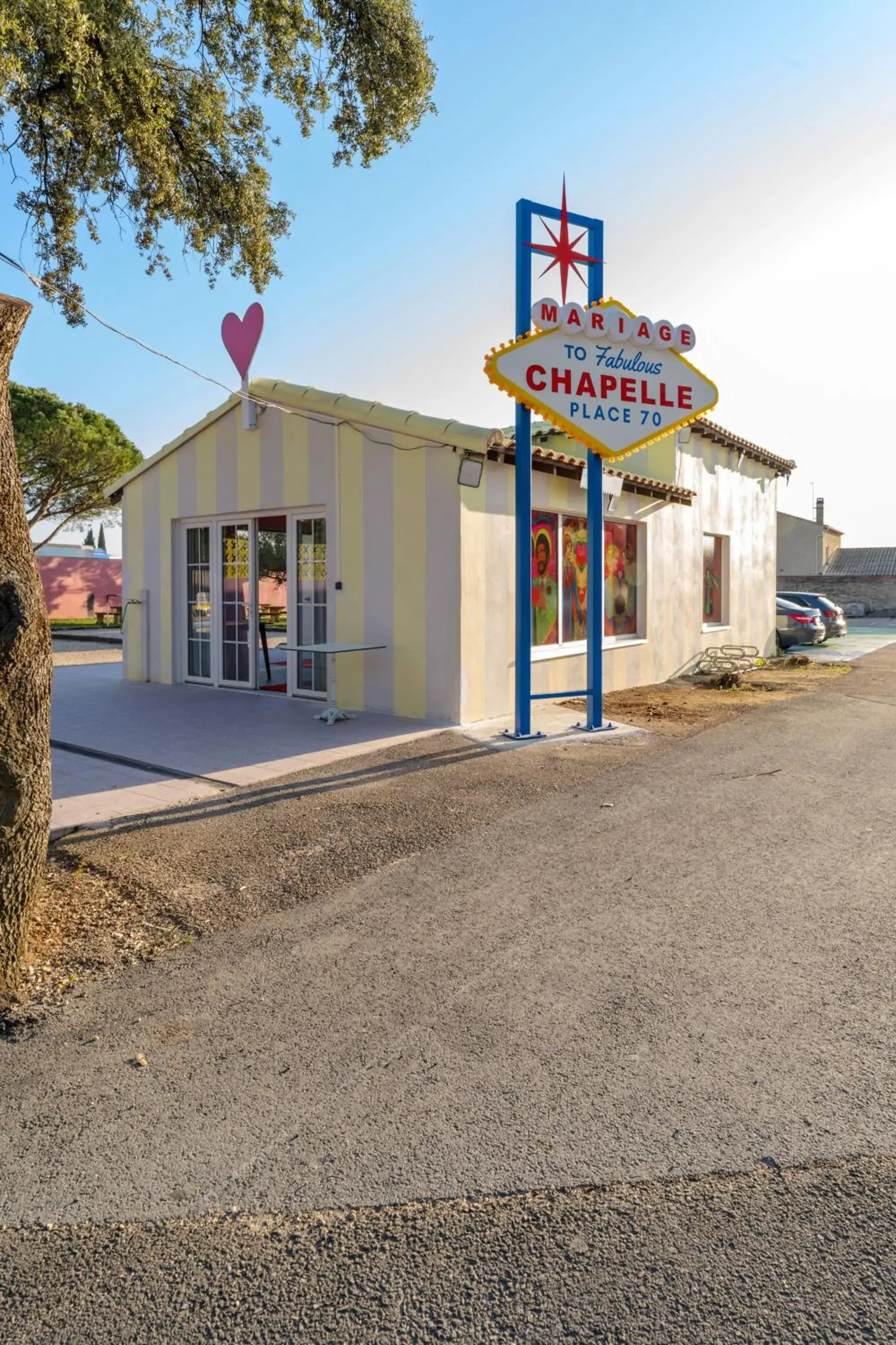 Property building in greet hôtel Pont du Gard - Route d'Avignon Property building in greet hôtel Pont du Gard - Route d'Avignon