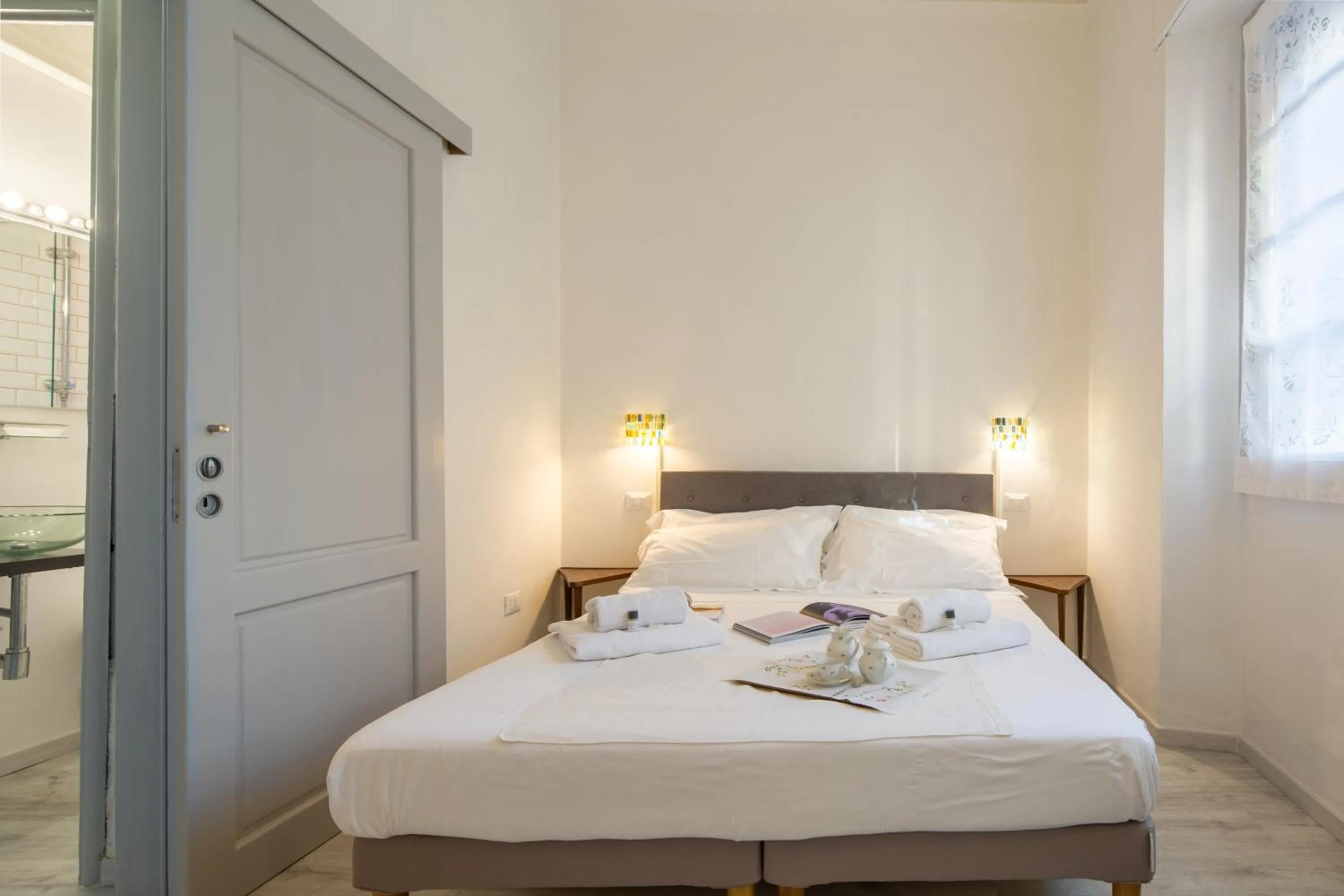 Bed in Central Station Apartment by Mmega